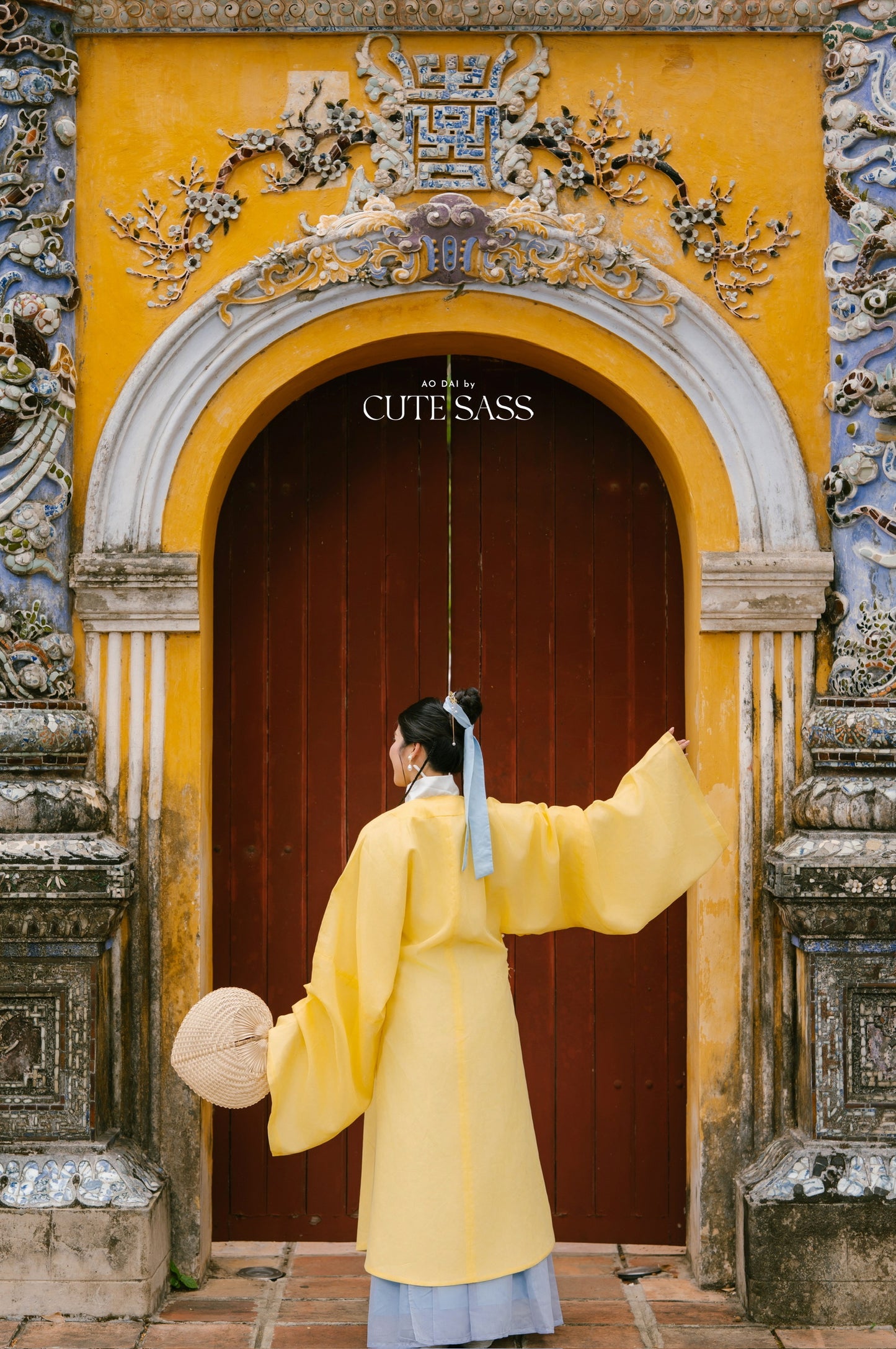 Ao Vien Linh Yellow - Round-Collared Robe