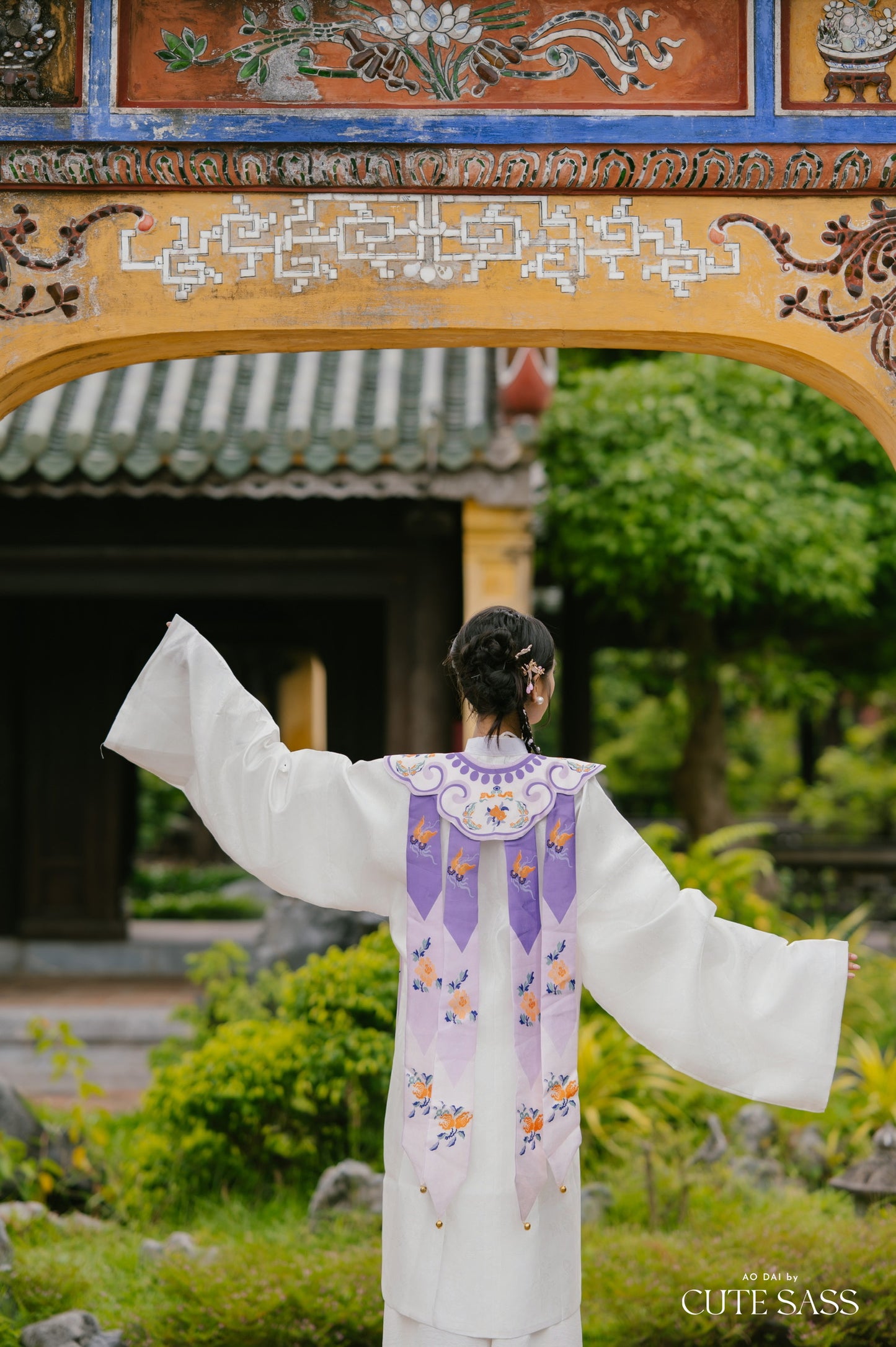 Van Kien - Cloud Shoulder Cape