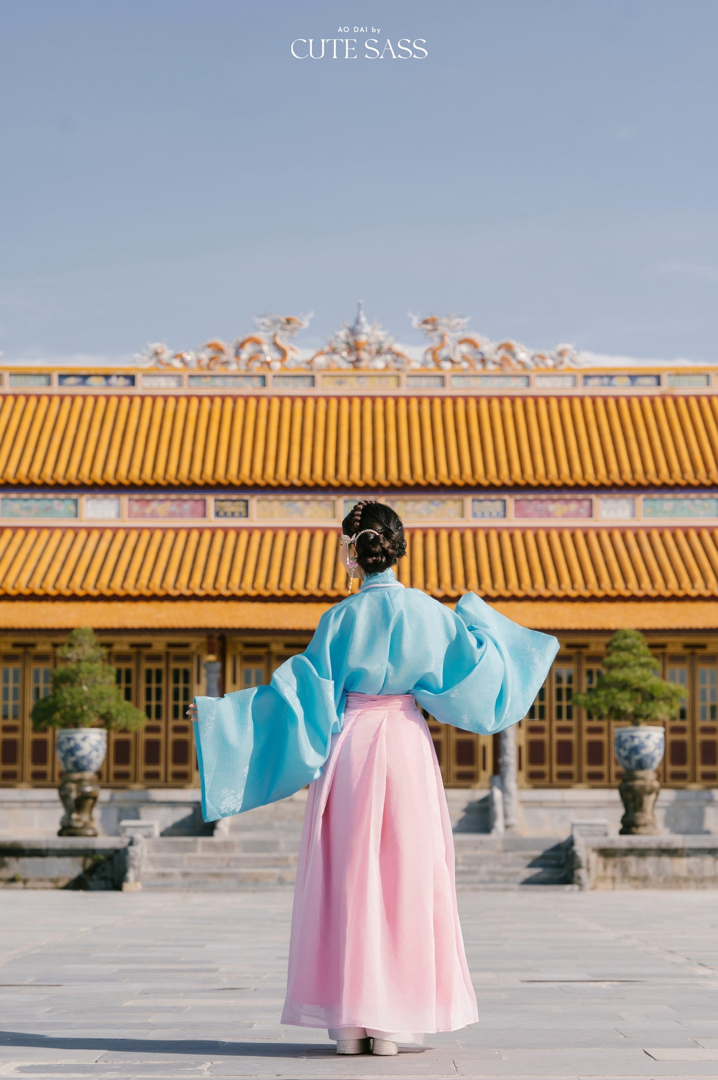 Ao Giao Linh Blue - Crossed-Collared Robe
