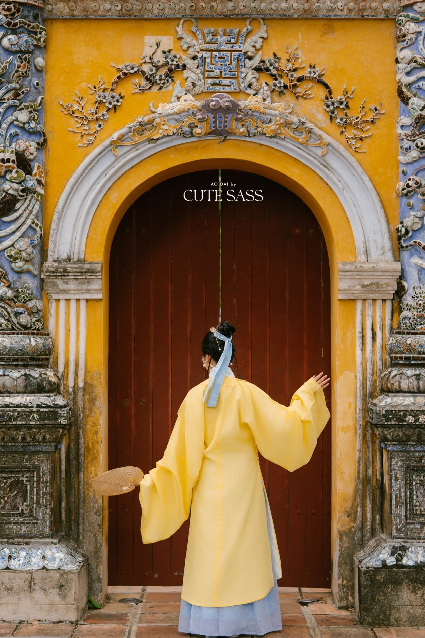 Ao Vien Linh Yellow - Round-Collared Robe