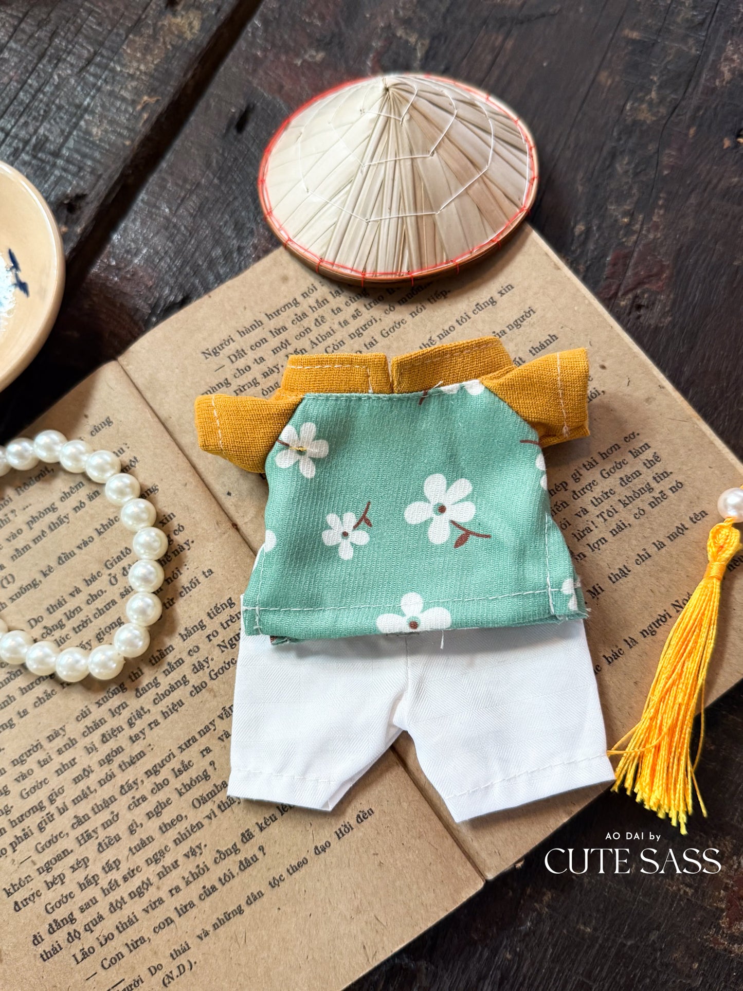 Cyan Daisy Mini Vietnamese Ao Dai Set for Labubu – Includes Pants & Pearl Necklace (Doll Not Included)