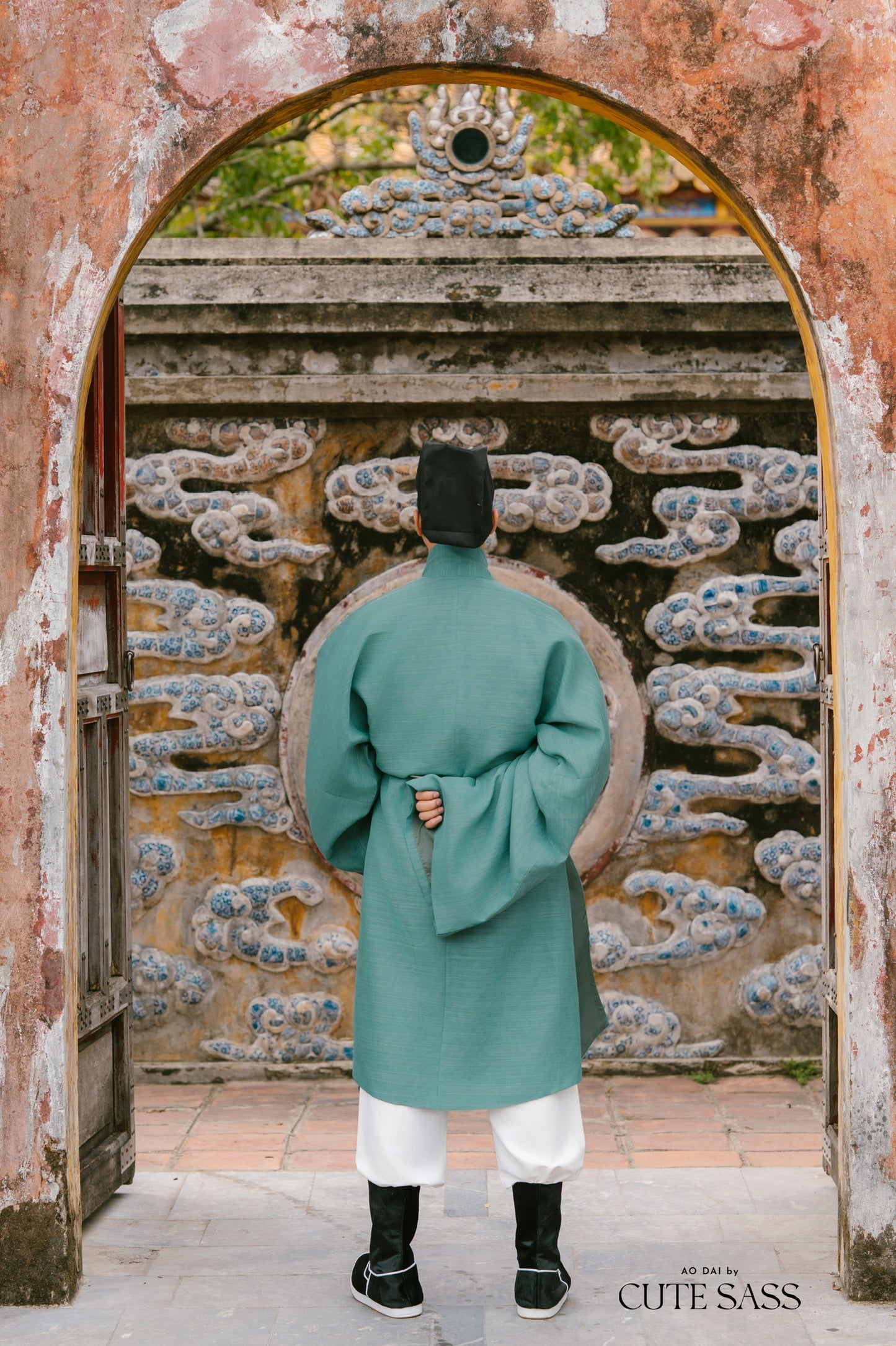 Ao Giao Linh Green - Crossed-Collared Robe
