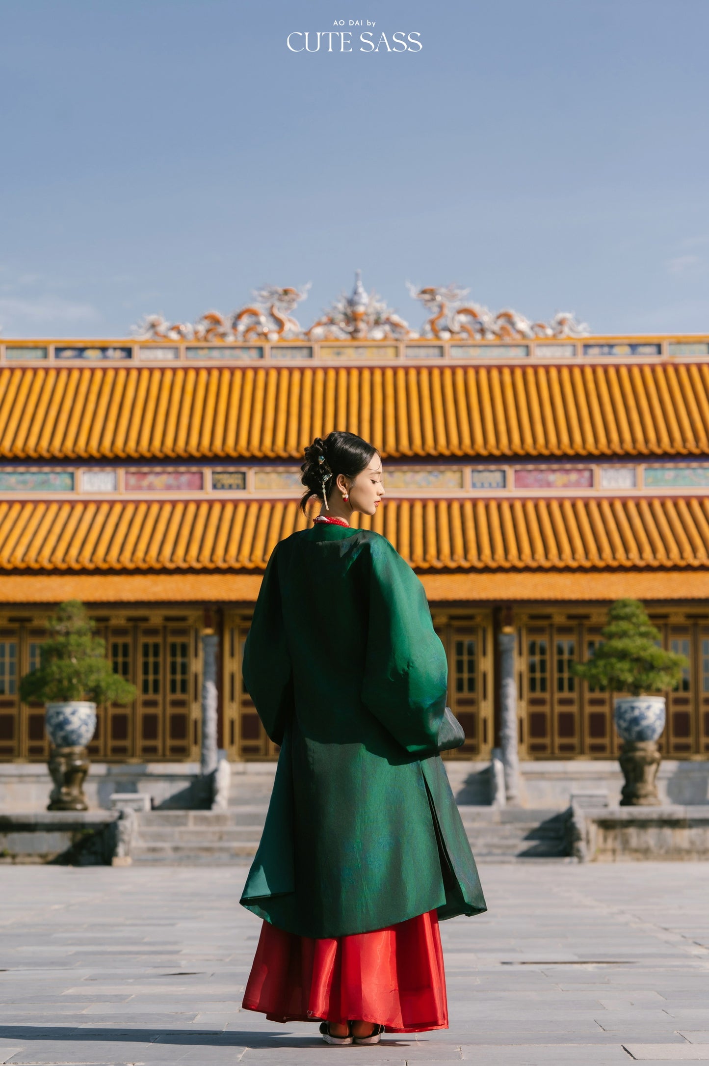 Ao Vien Linh Green - Round-Collared Robe