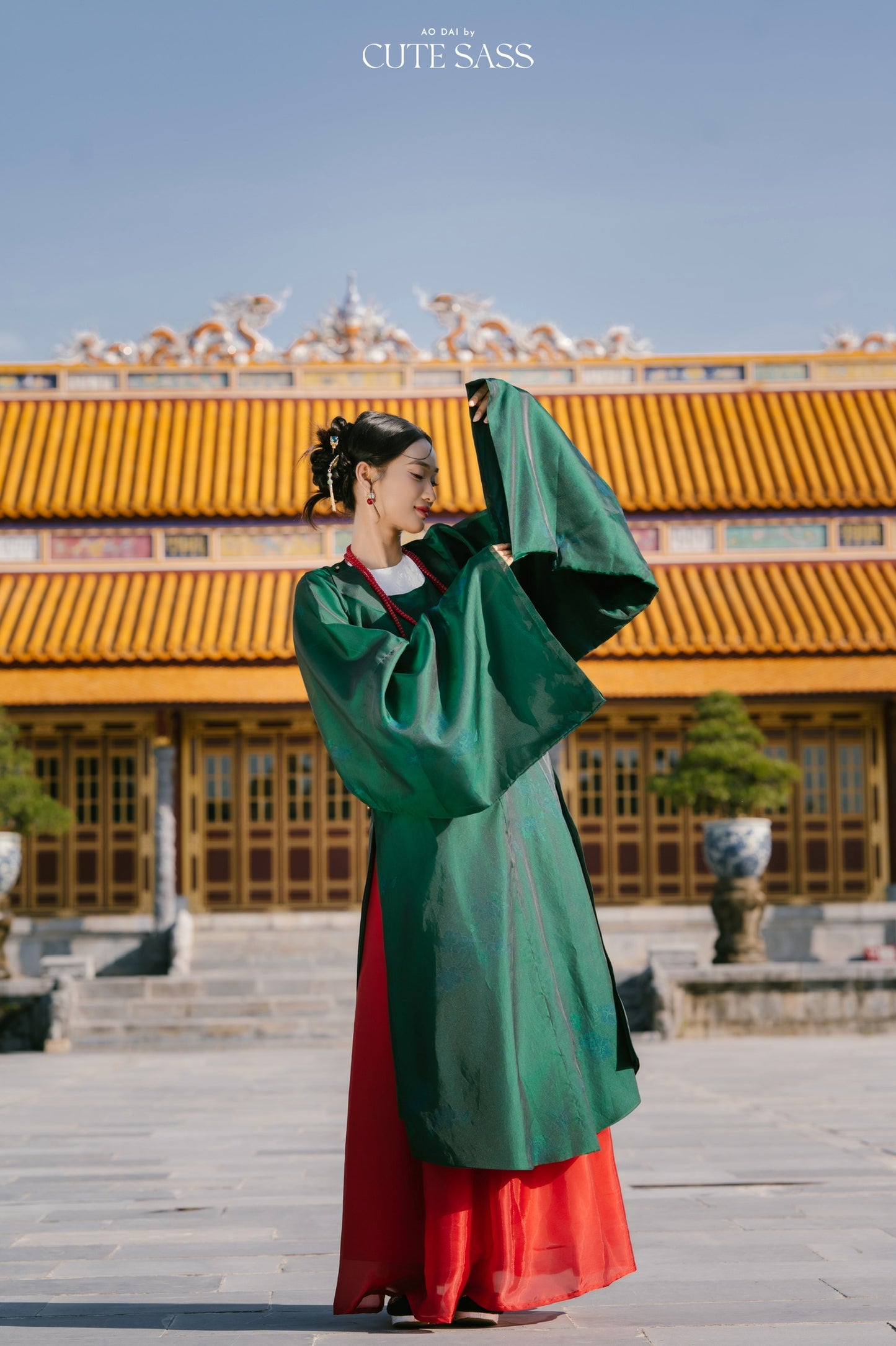Ao Vien Linh Green - Round-Collared Robe