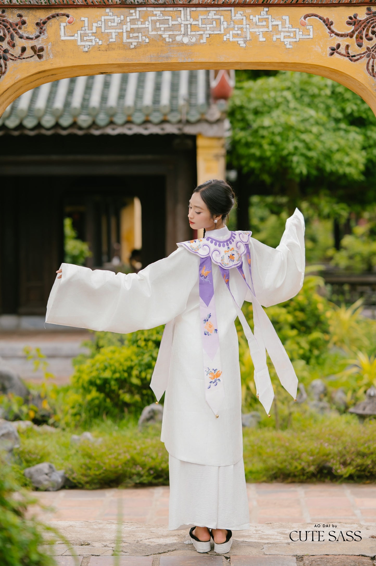 Van Kien - Cloud Shoulder Cape