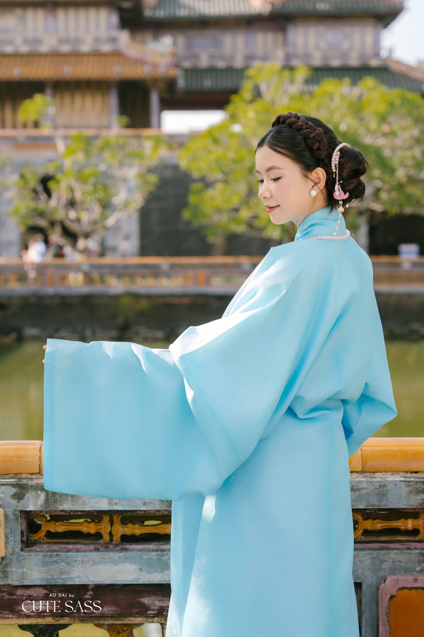 Ao Giao Linh Blue - Crossed-Collared Robe