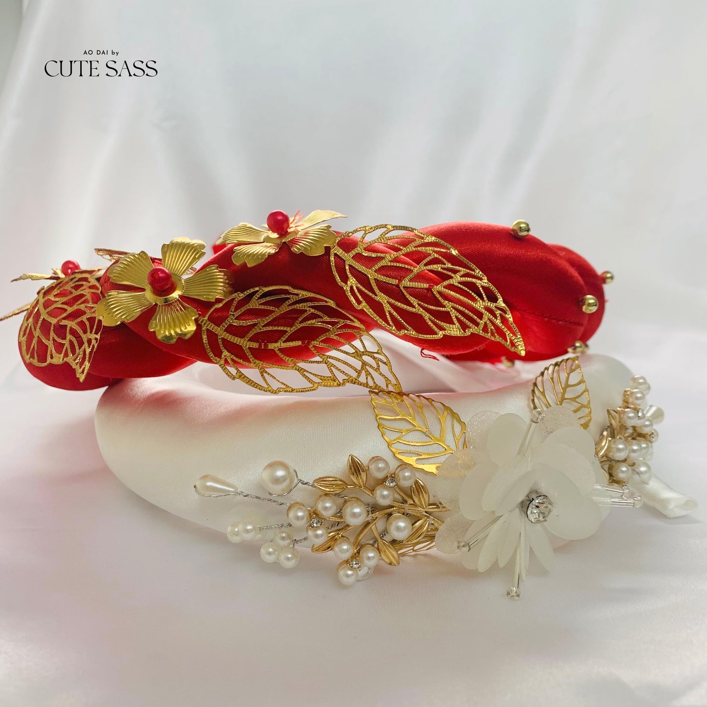 White / Red Headband with 3D Flowers - Man