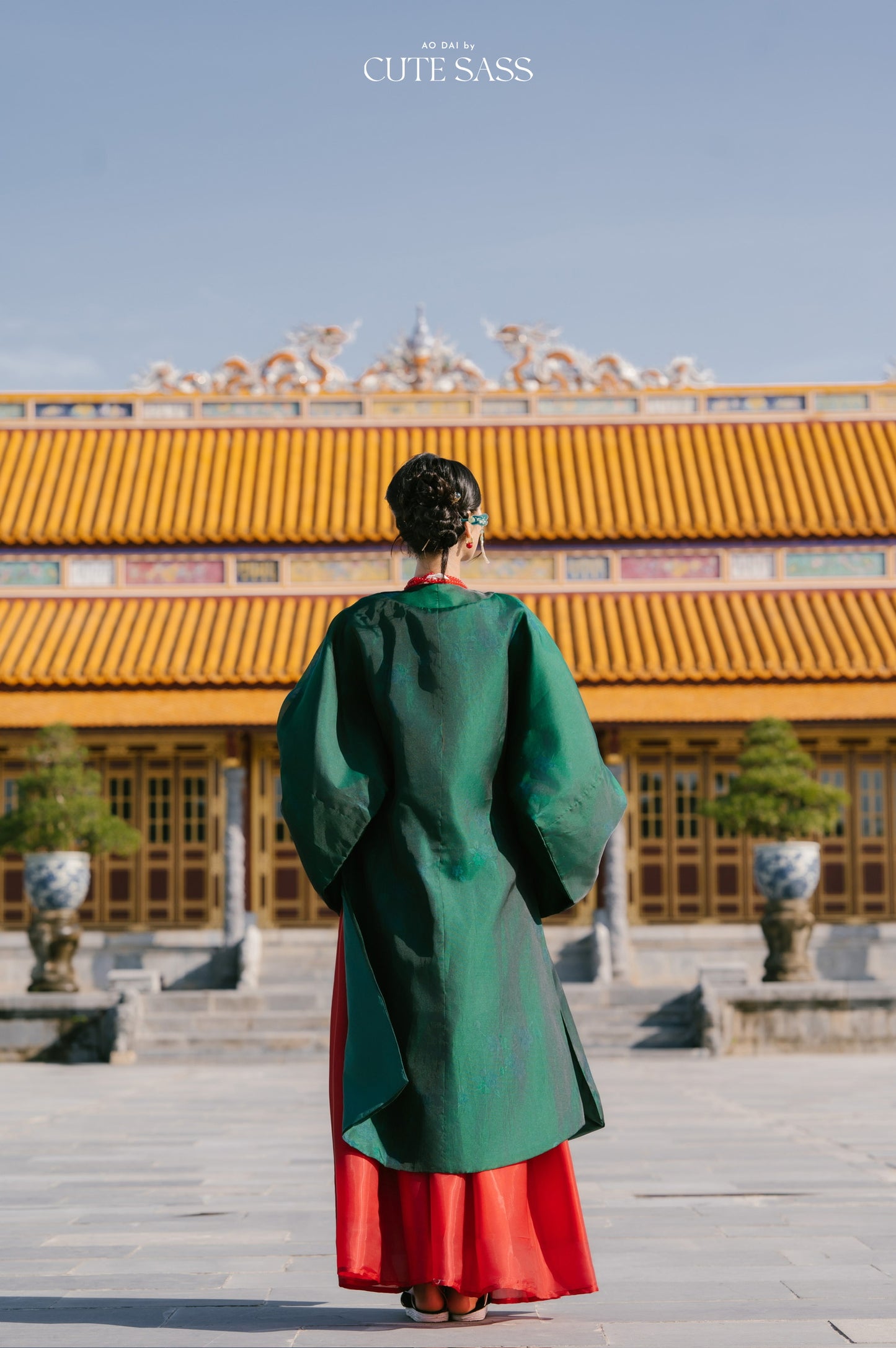 Ao Vien Linh Green - Round-Collared Robe