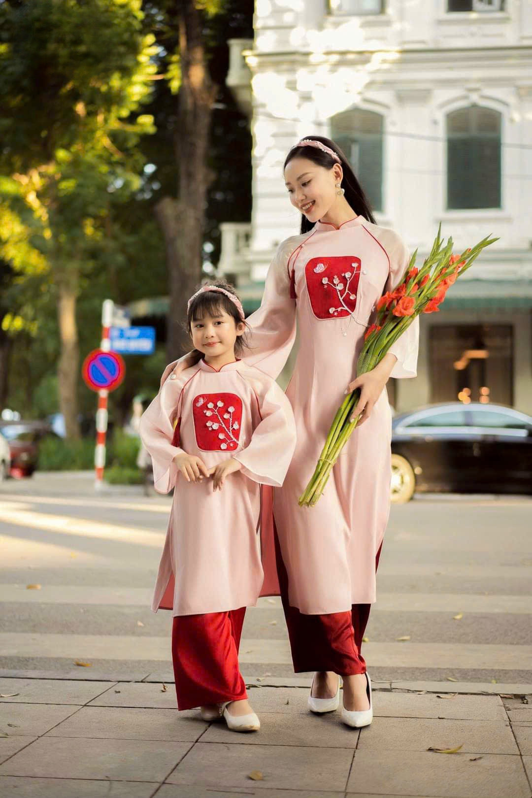 Family Embroidery Red Embroidery Ao Dai Set