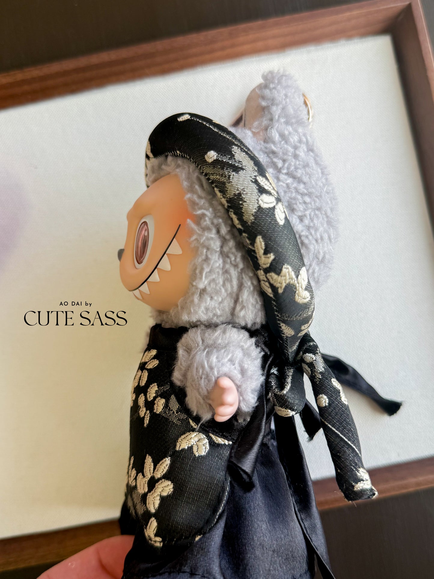 Black/Gold Eclipse Yem-Inspired Vietnamese Ao Dai Set for Labubu – Includes Pants & Headband (Doll Not Included)