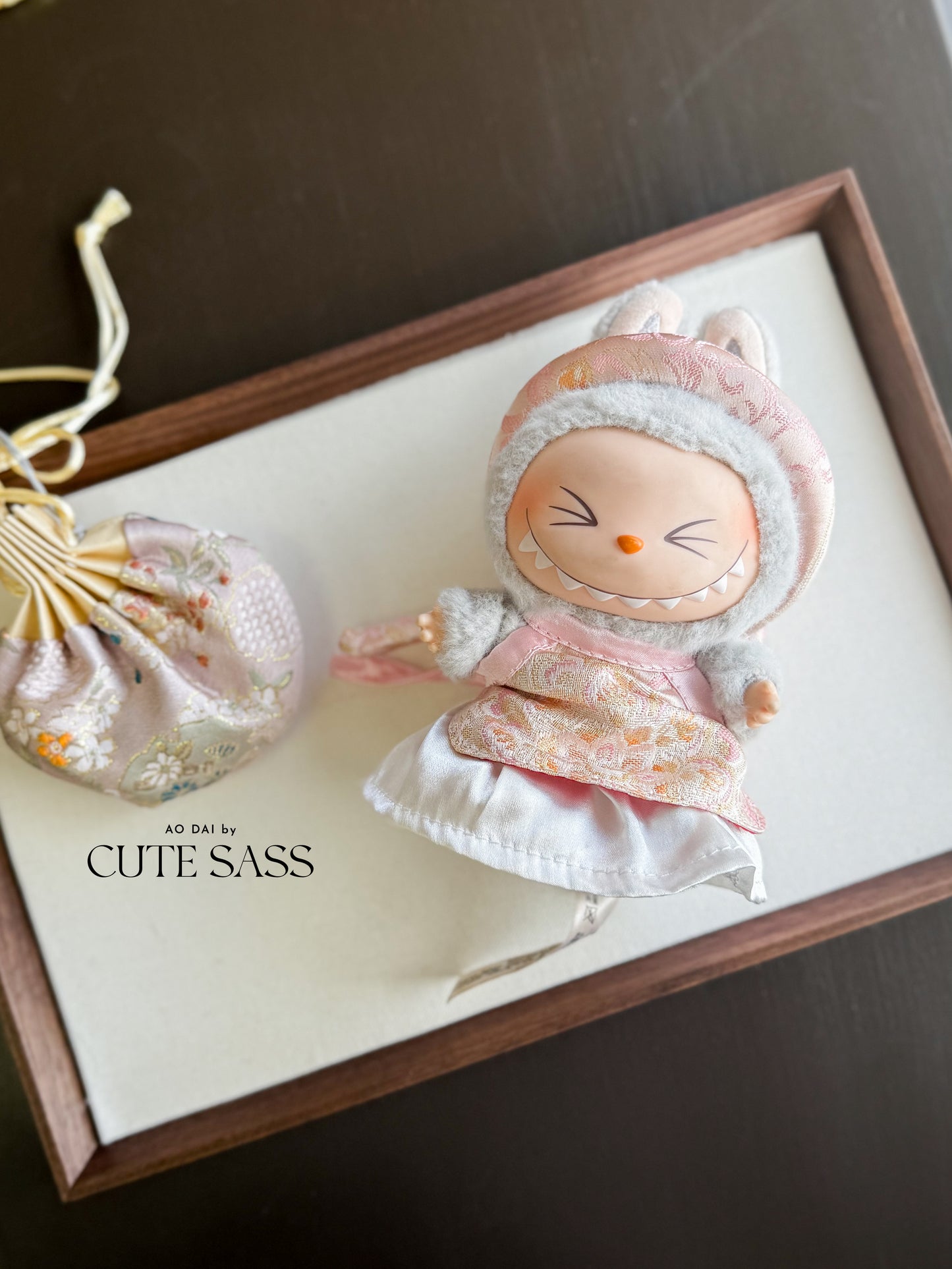 Pink/Gold Shiny Yem-Inspired Vietnamese Ao Dai Set for Labubu – Includes Pants & Headband (Doll Not Included)