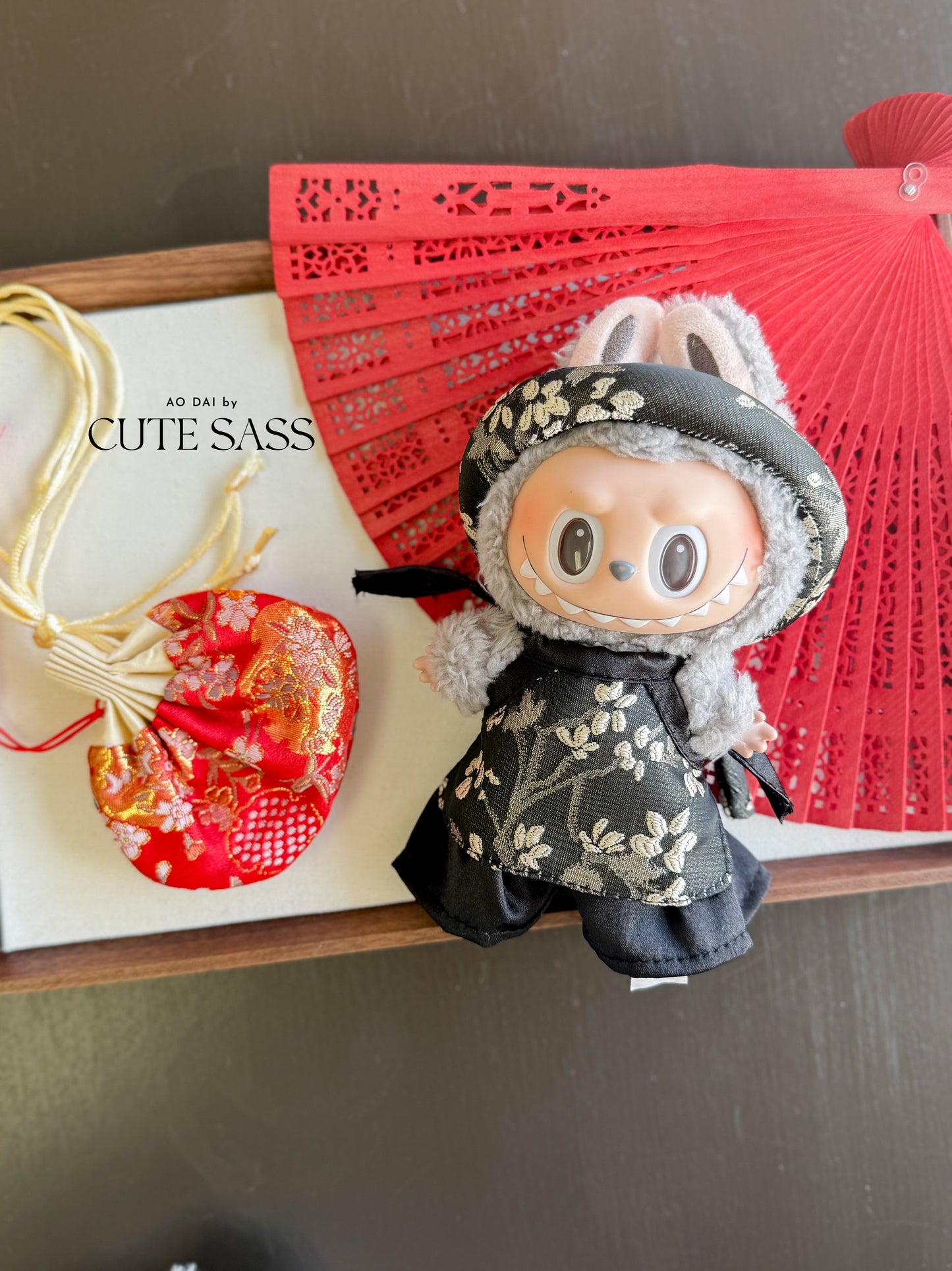 Black/Gold Eclipse Yem-Inspired Vietnamese Ao Dai Set for Labubu – Includes Pants & Headband (Doll Not Included)