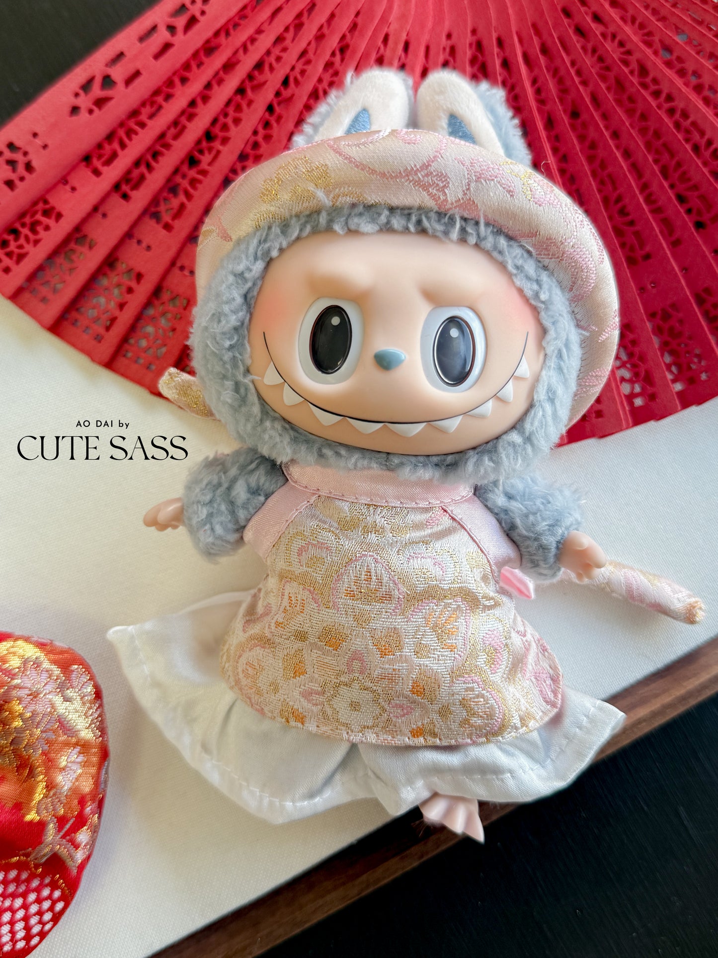 Pink/Gold Shiny Yem-Inspired Vietnamese Ao Dai Set for Labubu – Includes Pants & Headband (Doll Not Included)