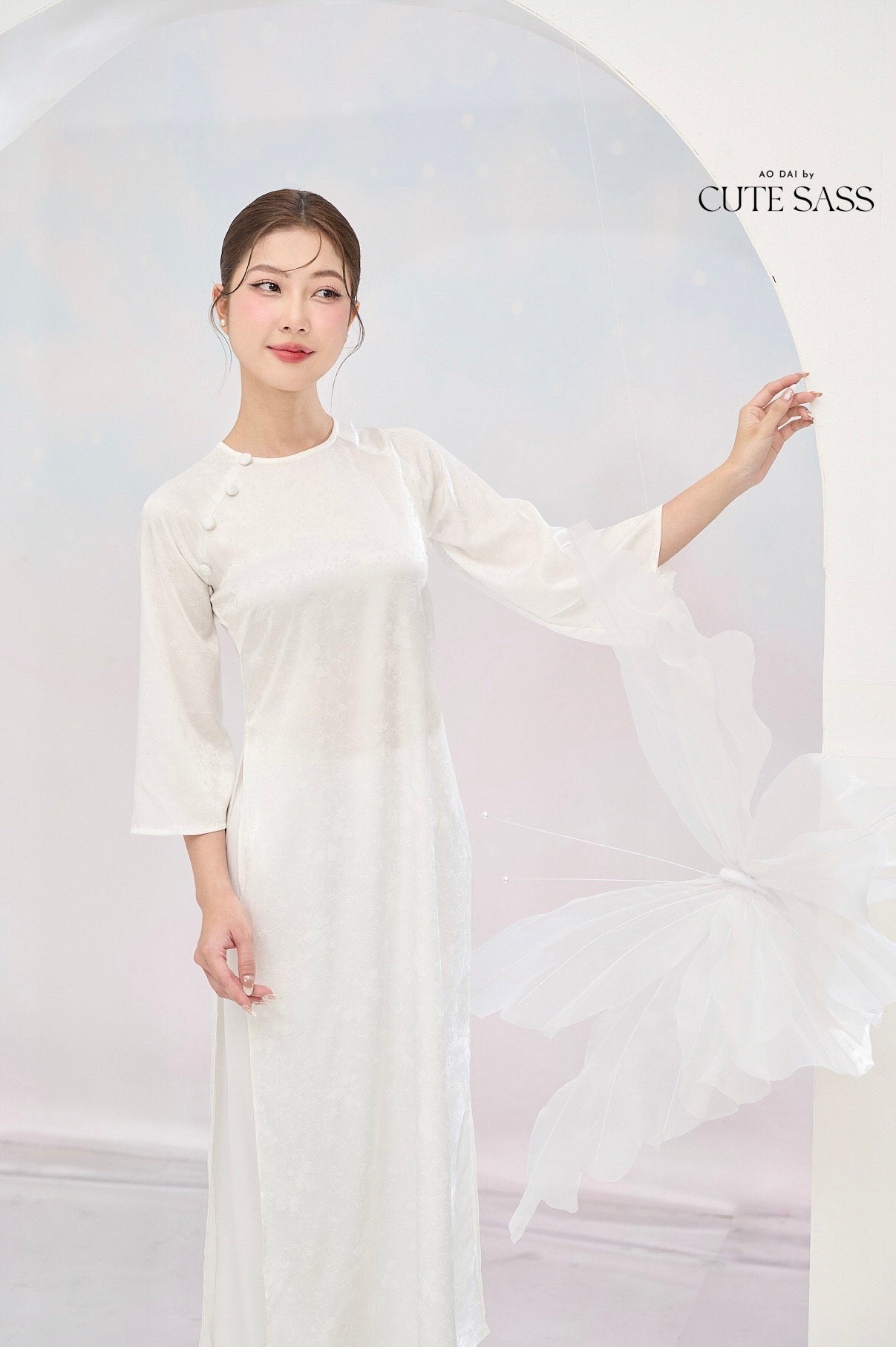 Tinh Kỳ - White Round Collar Ao Dai Set |Pre-made Traditional Vietnamese Ao Dai|Ao Dai with Pants|Graduaion