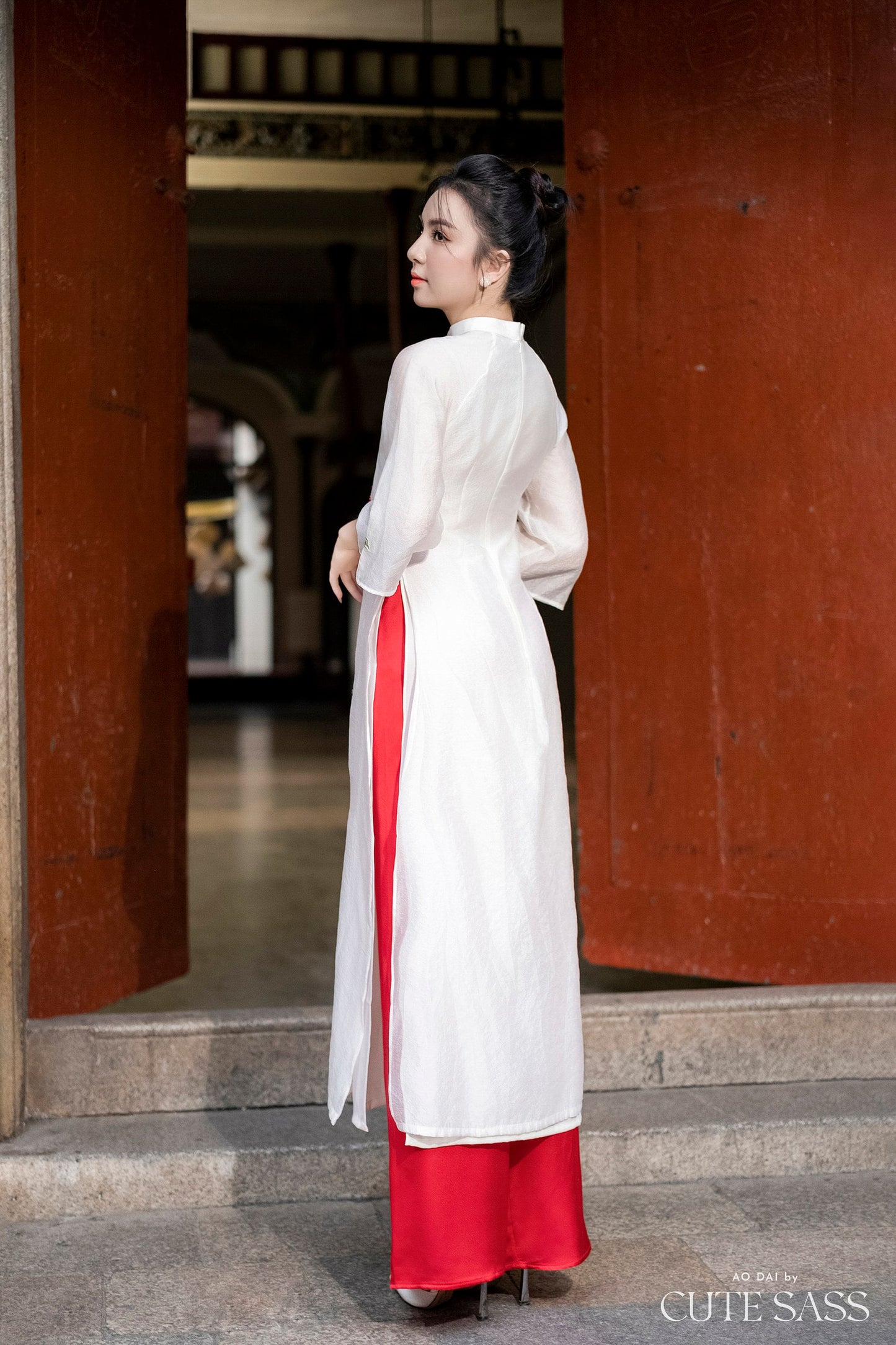 White Holly Berries Ao Dai Set | Pre-made Traditional Vietnamese Ao Dai| Women Ao Dai with Pants | Lunar New Year|7B