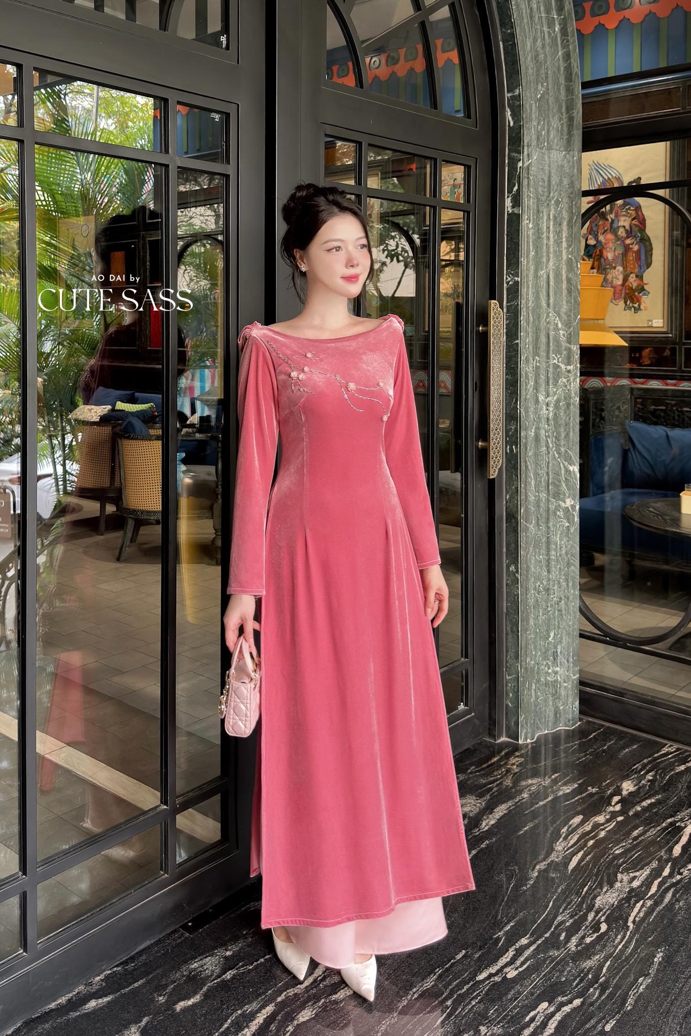 Huyen Mi - Pink Velvet Boat Neckline Ao Dai Set |Pre-made Traditional Vietnamese Women Ao Dai with Pants | Lunar New Year|Ao Dai Cach Tan