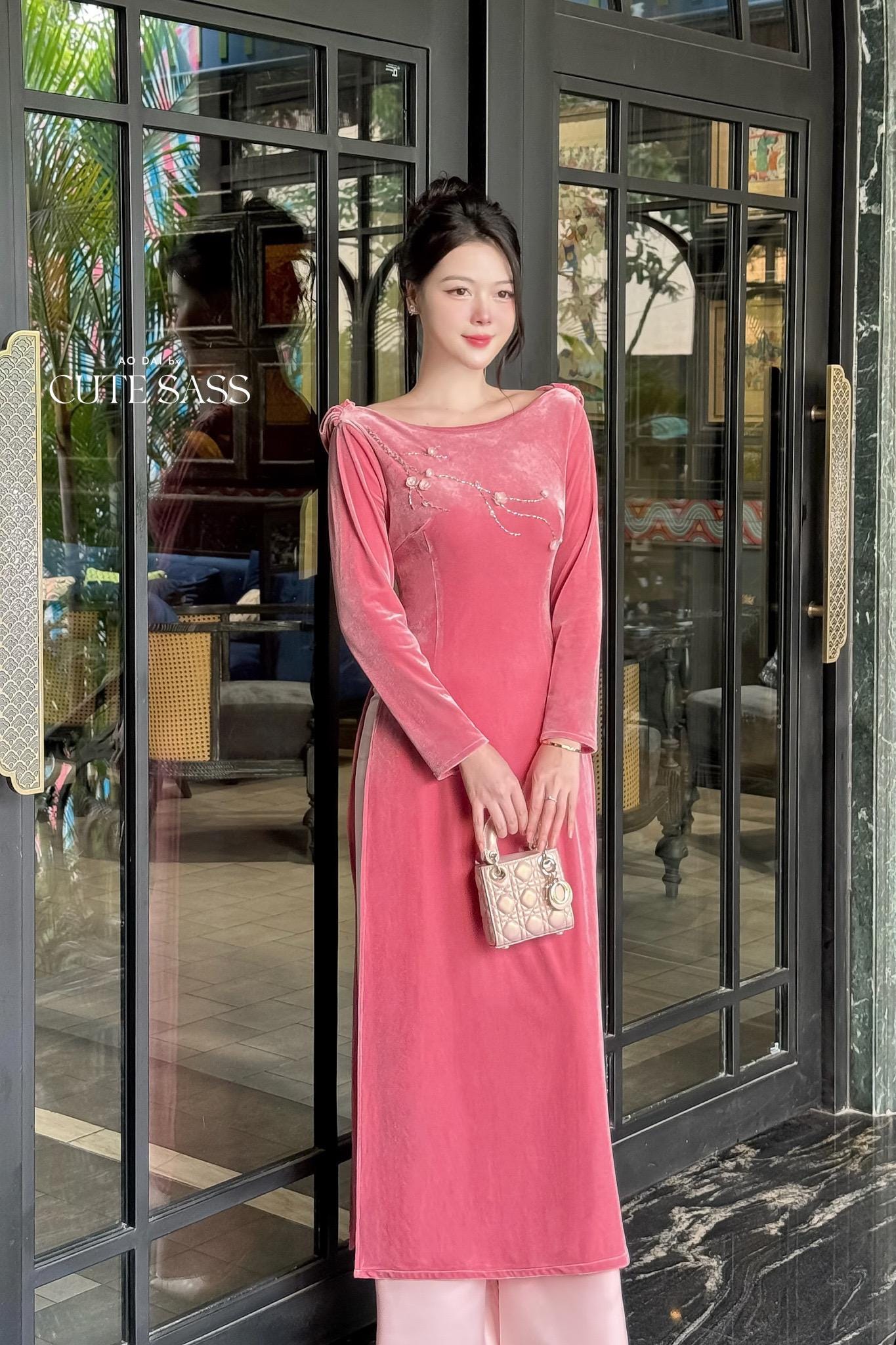 Huyen Mi - Pink Velvet Boat Neckline Ao Dai Set |Pre-made Traditional Vietnamese Women Ao Dai with Pants | Lunar New Year|Ao Dai Cach Tan
