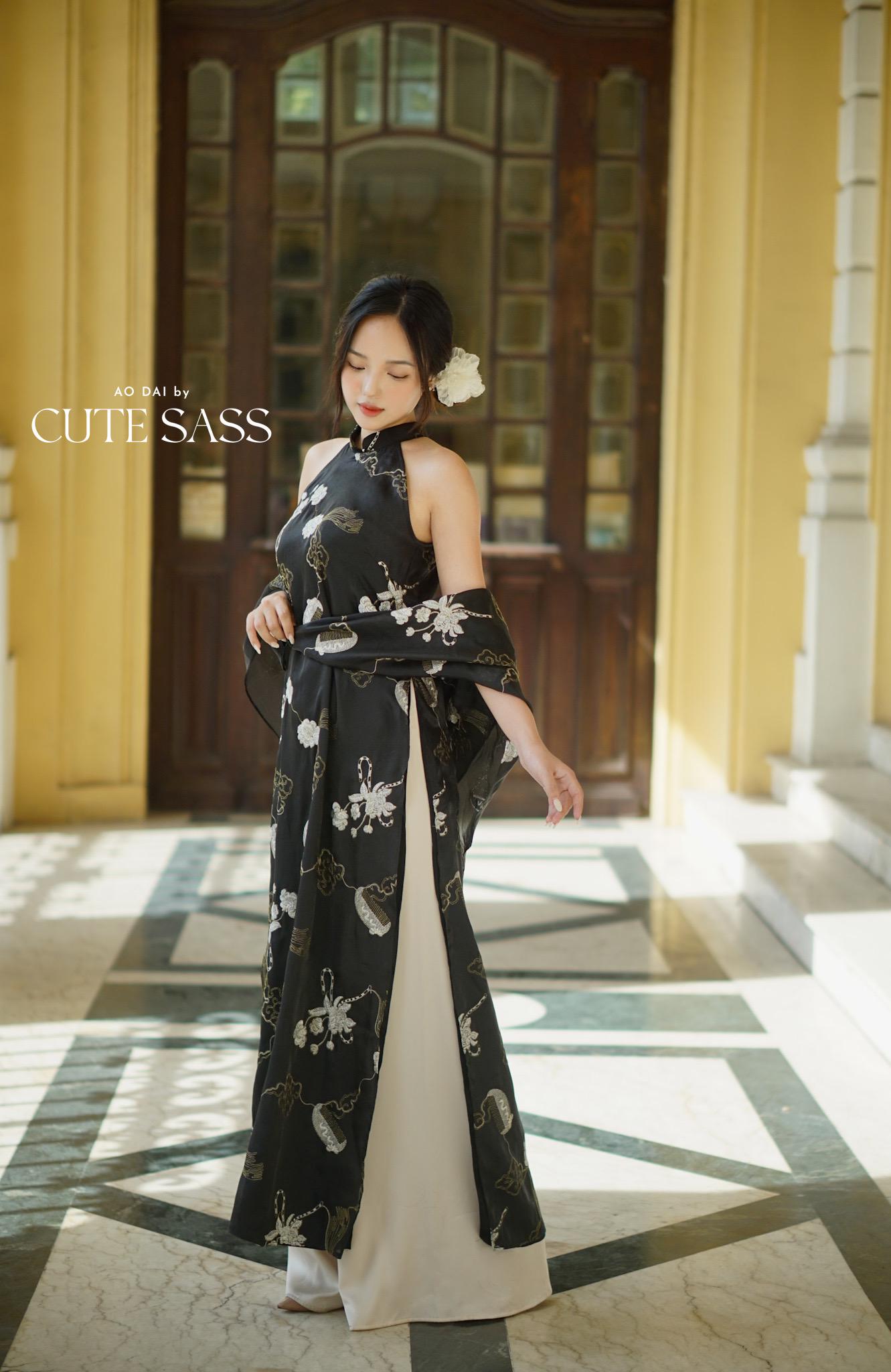 Yen - Black/Gold Eclipse Yem-Inspired Ao Dai Top Only, No Pants| Pre-made Modernized Vietnamese Sleeveless Ao Dai| Lunar New Year| AoDaibyCuteSass