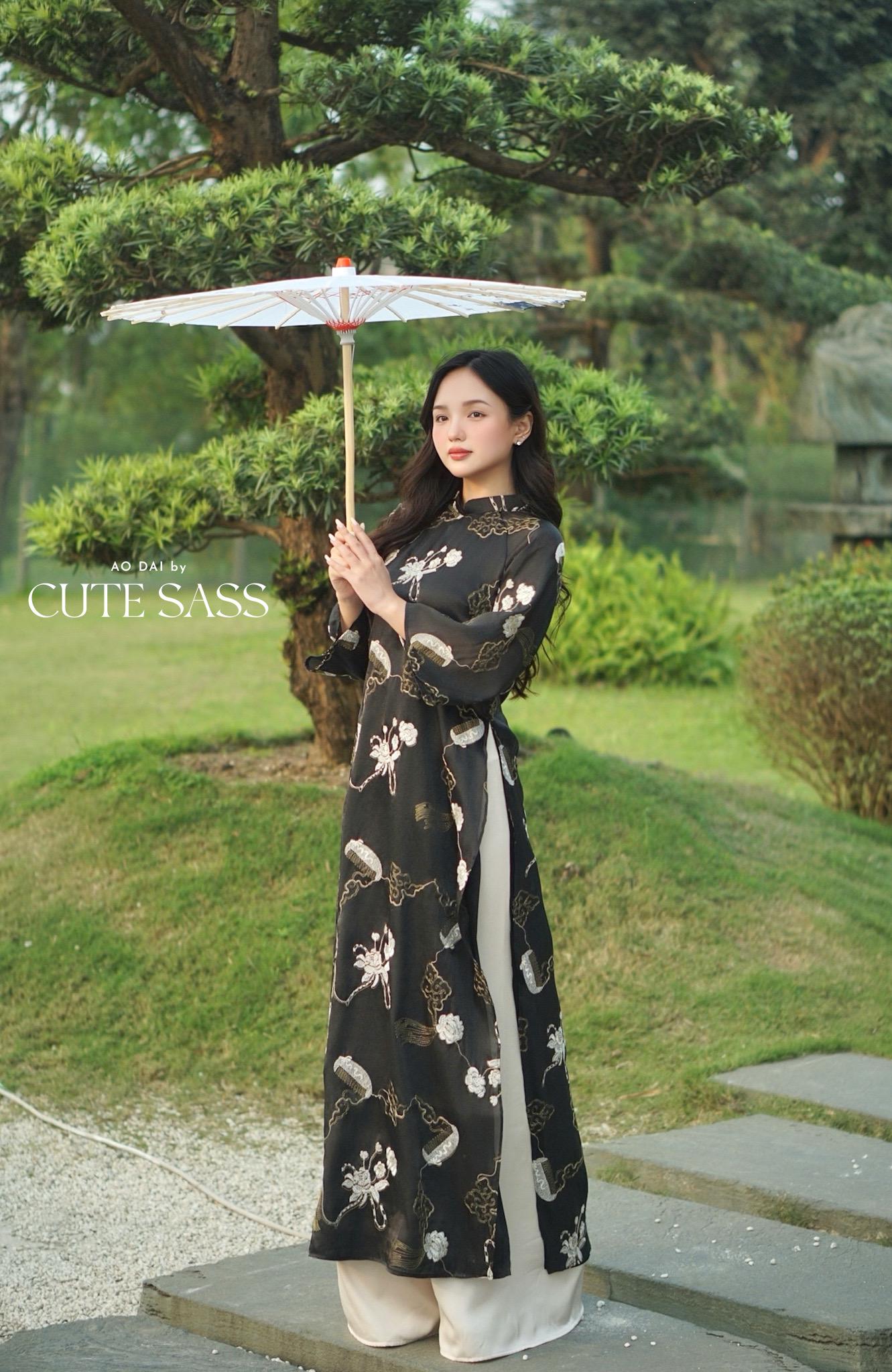 Yen - Black/Gold Eclipse Shifted Ao Dai Top Only, No Pants| Pre-made Modernized Vietnamese Ao Dai| Lunar New Year AoDaibyCuteSass