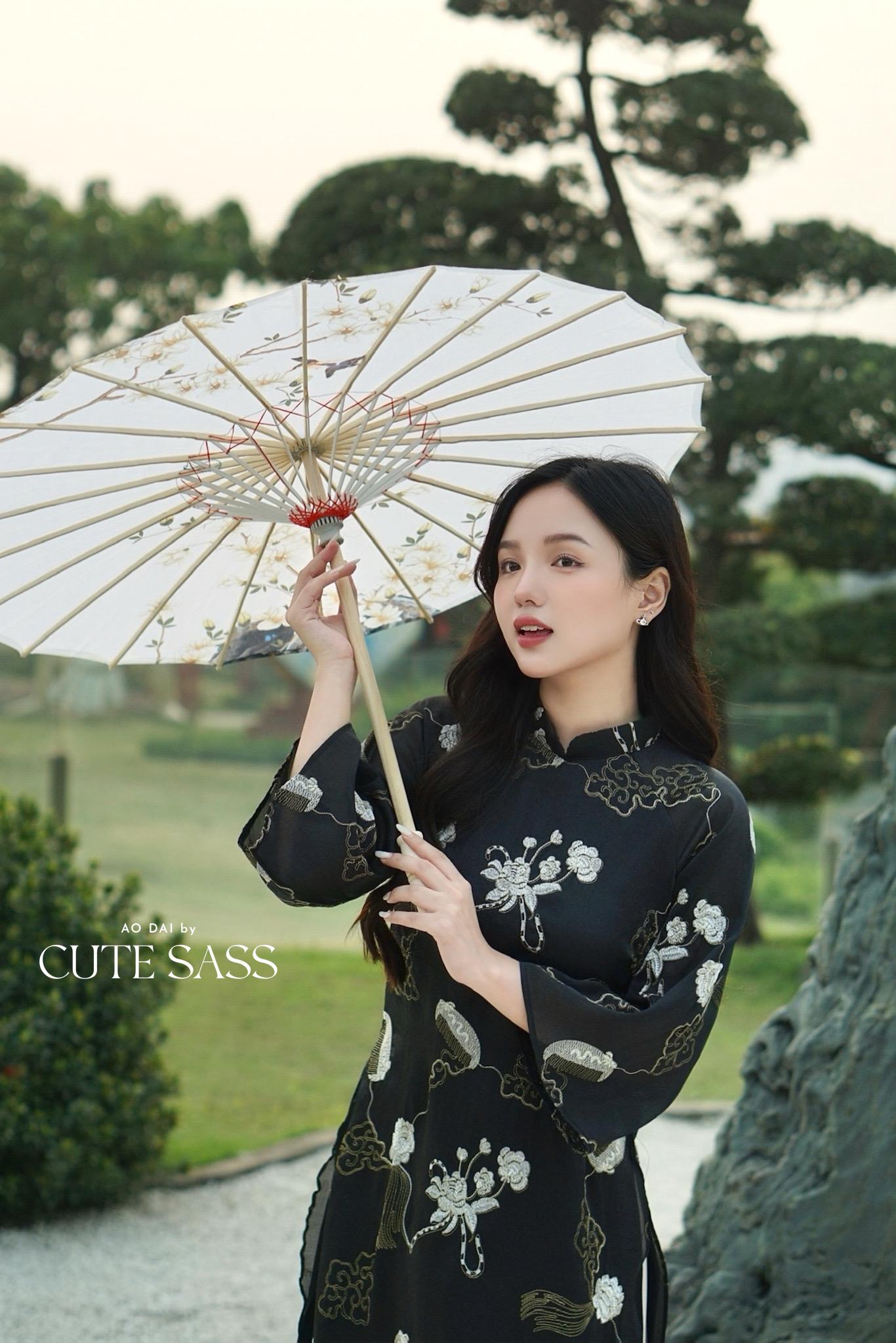 Yen - Black/Gold Eclipse Shifted Ao Dai Top Only, No Pants| Pre-made Modernized Vietnamese Ao Dai| Lunar New Year AoDaibyCuteSass