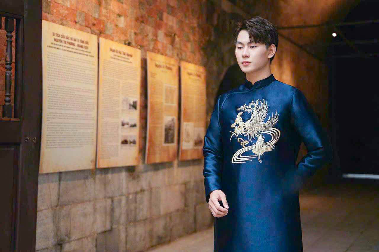 Men Dark Blue Phoenix Ao Dai Top