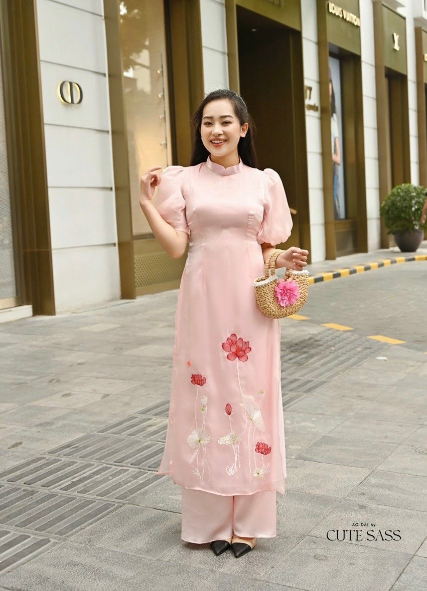 Mom and Daughter Puffy Sleeve Pink Lotus Ao Dai Set