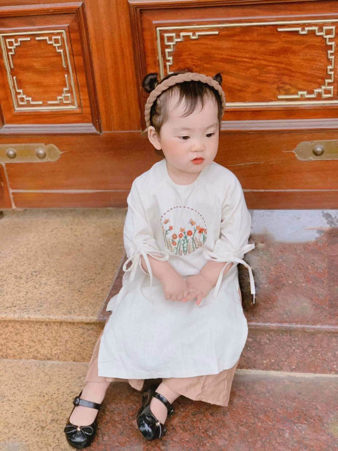 White Girl String Sleeve Ao Dai Set