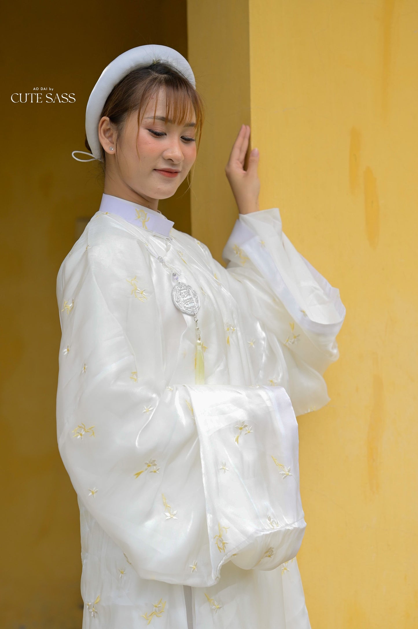 Áo Tấc - Embroidery White (Top and Headband, No Pants)
