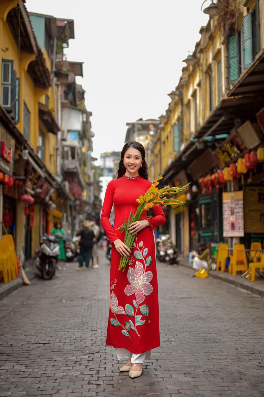 Red Sparkle Peony Ao Dai Set