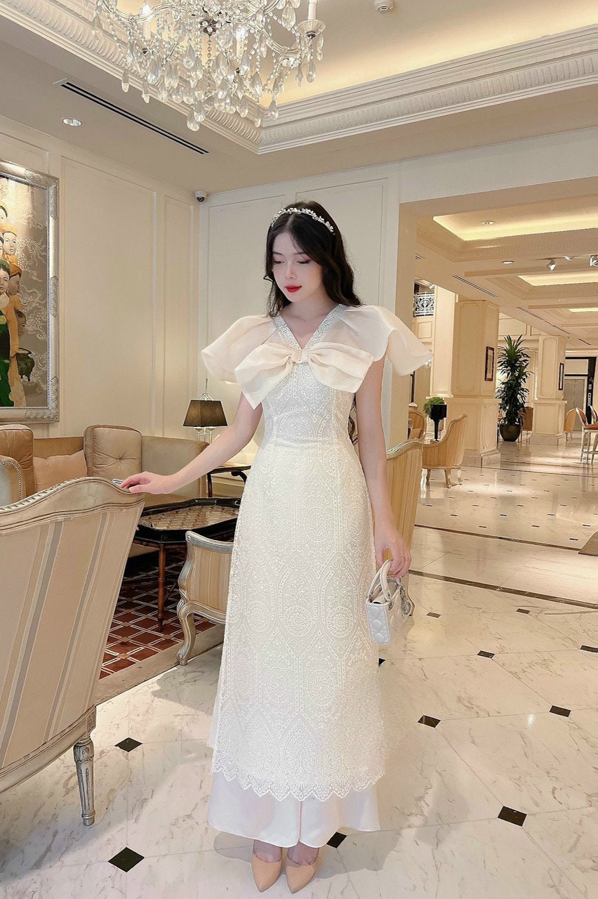 Cream Lace Bow Ao Dai Set
