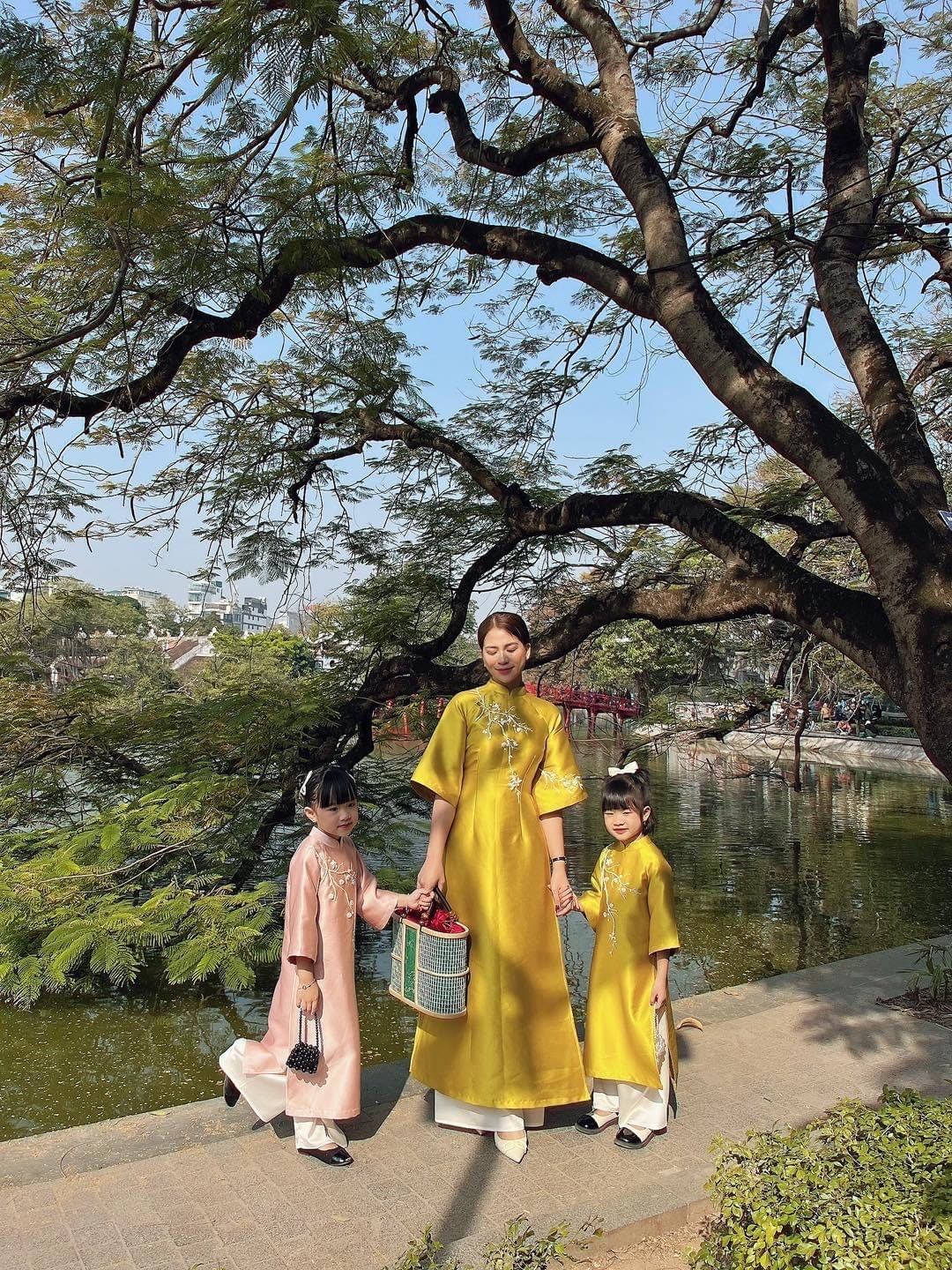 Mom and Daughter Yellow Ribbons Matching Ao Dai Set