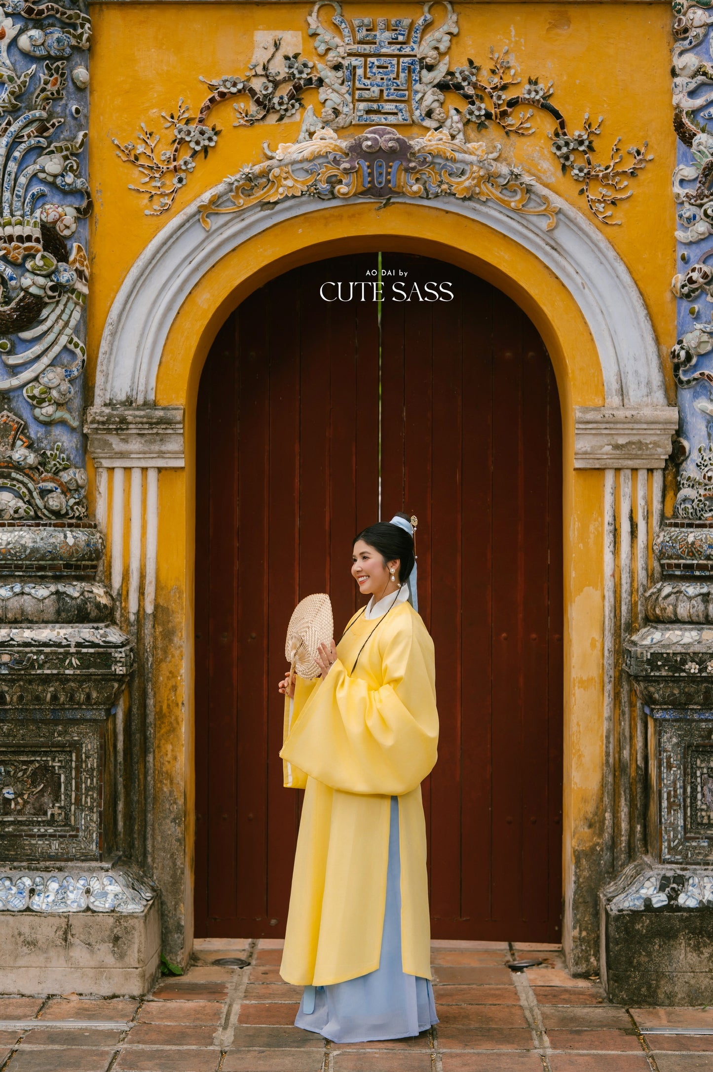 Ao Vien Linh Yellow - Round-Collared Robe
