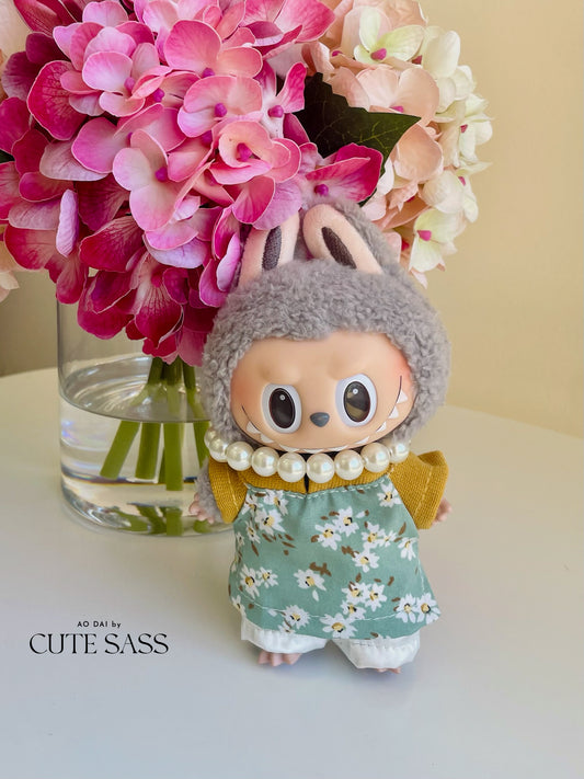 Cyan Daisy Mini Vietnamese Ao Dai Set for Labubu – Includes Pants & Pearl Necklace (Doll Not Included)