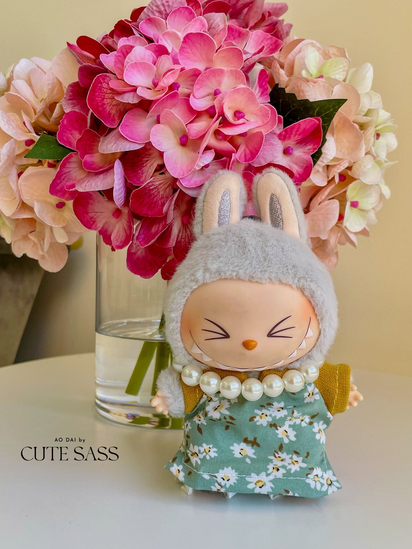 Cyan Daisy Mini Vietnamese Ao Dai Set for Labubu – Includes Pants & Pearl Necklace (Doll Not Included)