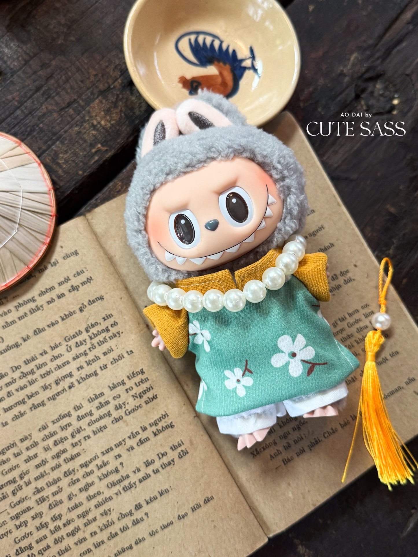 Cyan Daisy Mini Vietnamese Ao Dai Set for Labubu – Includes Pants & Pearl Necklace (Doll Not Included)