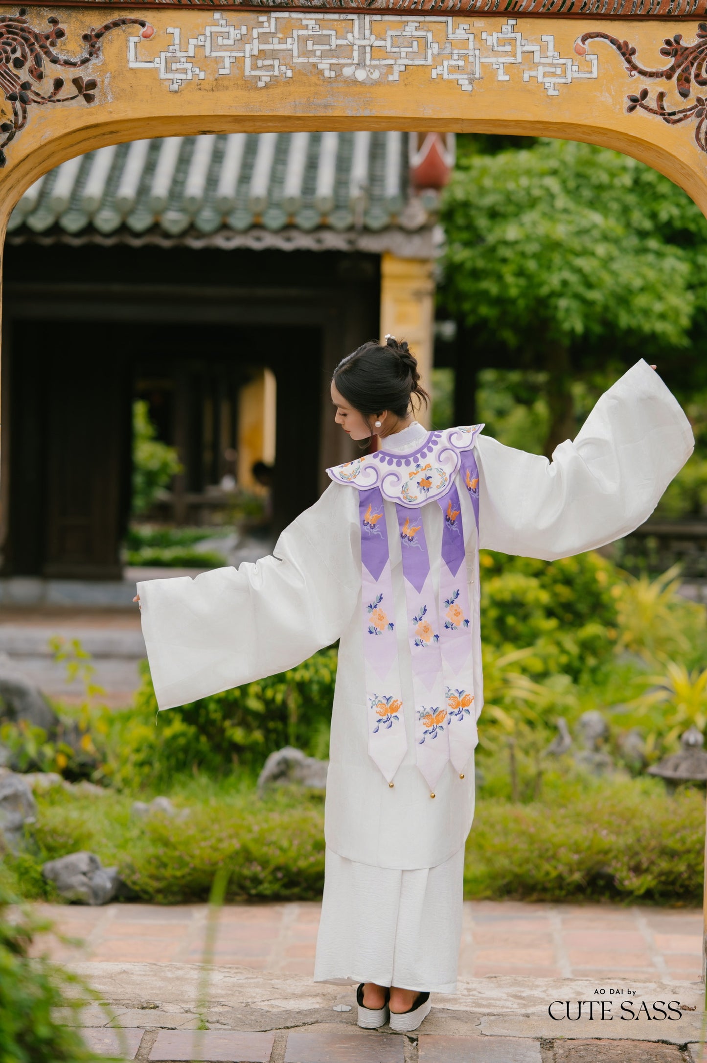 Van Kien - Cloud Shoulder Cape
