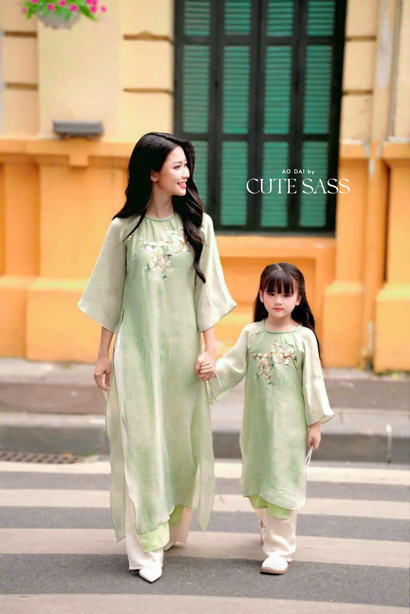 Mom and Daughter Light Green Braided Round Collar Embroidery Branches Ao Dai Set