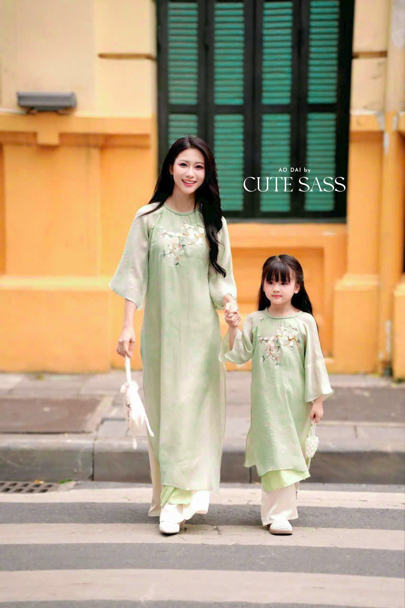 Mom and Daughter Light Green Braided Round Collar Embroidery Branches Ao Dai Set