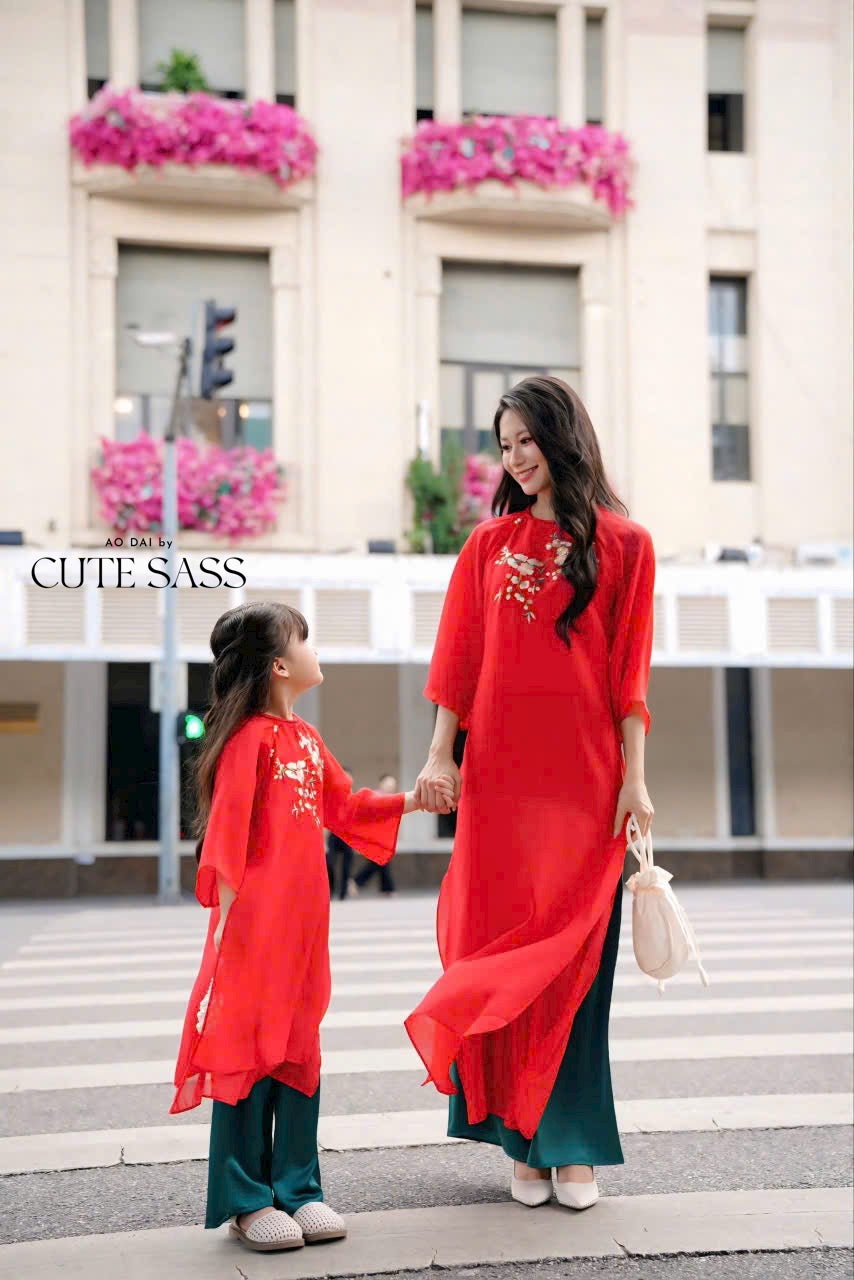 Mom and Daughter Red Braided Round Collar Embroidery Branches Ao Dai Set 2C