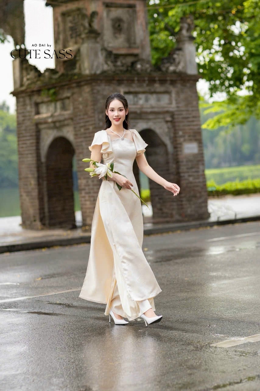 Cream Halter Butterfly Ao Dai Set |Pre-made Modernized Vietnamese Ao Dai| Ao Dai with Pants | Lunar New Year|9B