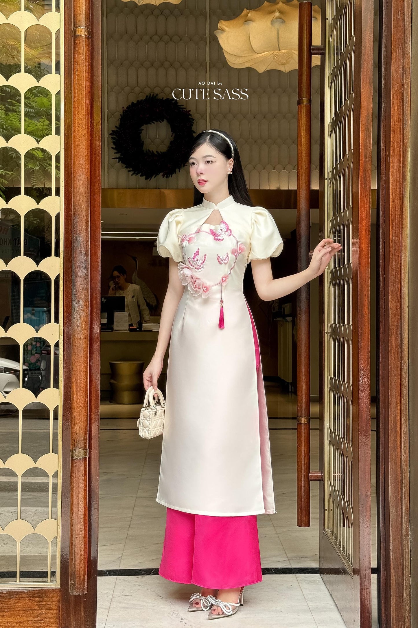 Huyen Mi - Cream Cut Out Puffy Sleeves Ao Dai Set|Pre-made Traditional Vietnamese Women Ao Dai with Pants | Lunar New Year|Ao Dai Cach Tan