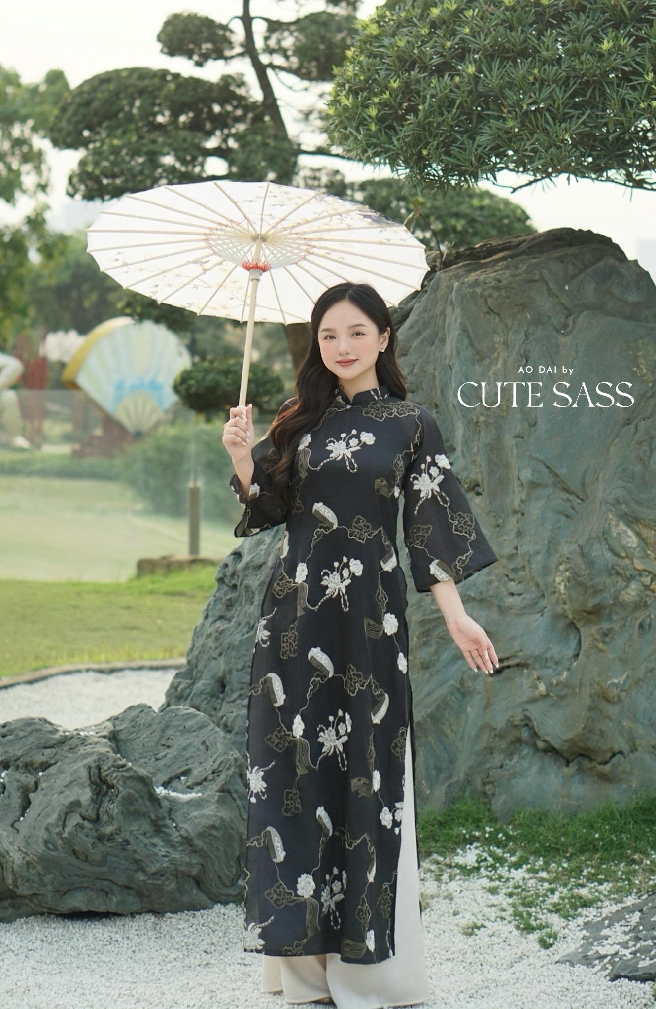 Yen - Black/Gold Eclipse Shifted Ao Dai Top Only, No Pants| Pre-made Modernized Vietnamese Ao Dai| Lunar New Year AoDaibyCuteSass