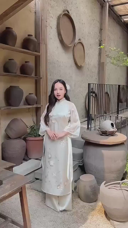 Yen - Cream and Gold 3D Flowers Bow Shifted Ao Dai Set 22C