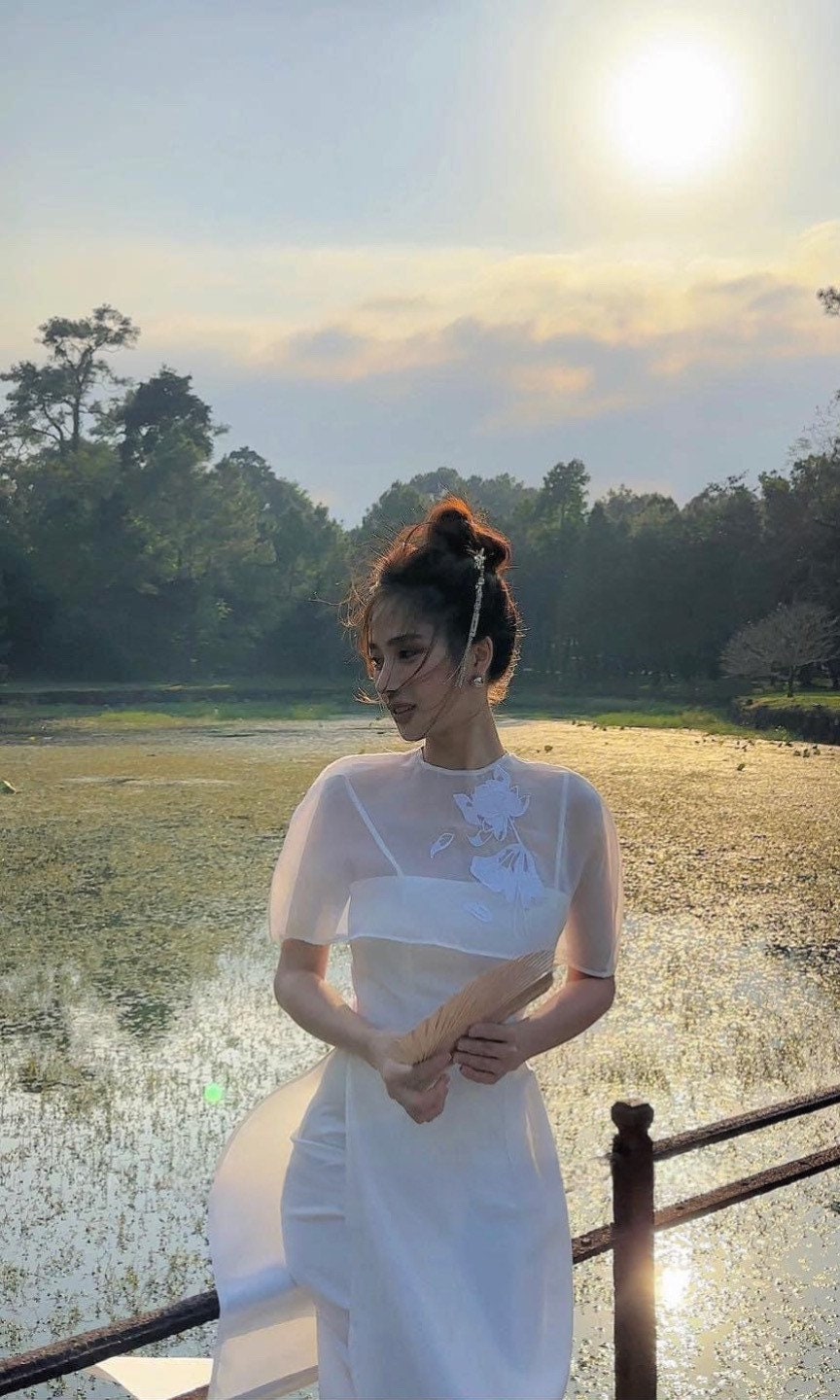 White Cape Ao Dai Set | Pre-made Modernized Vietnamese Ao Dai| Ao Dai with Pants| Lunar New Year| Ao Dai Cach Tan