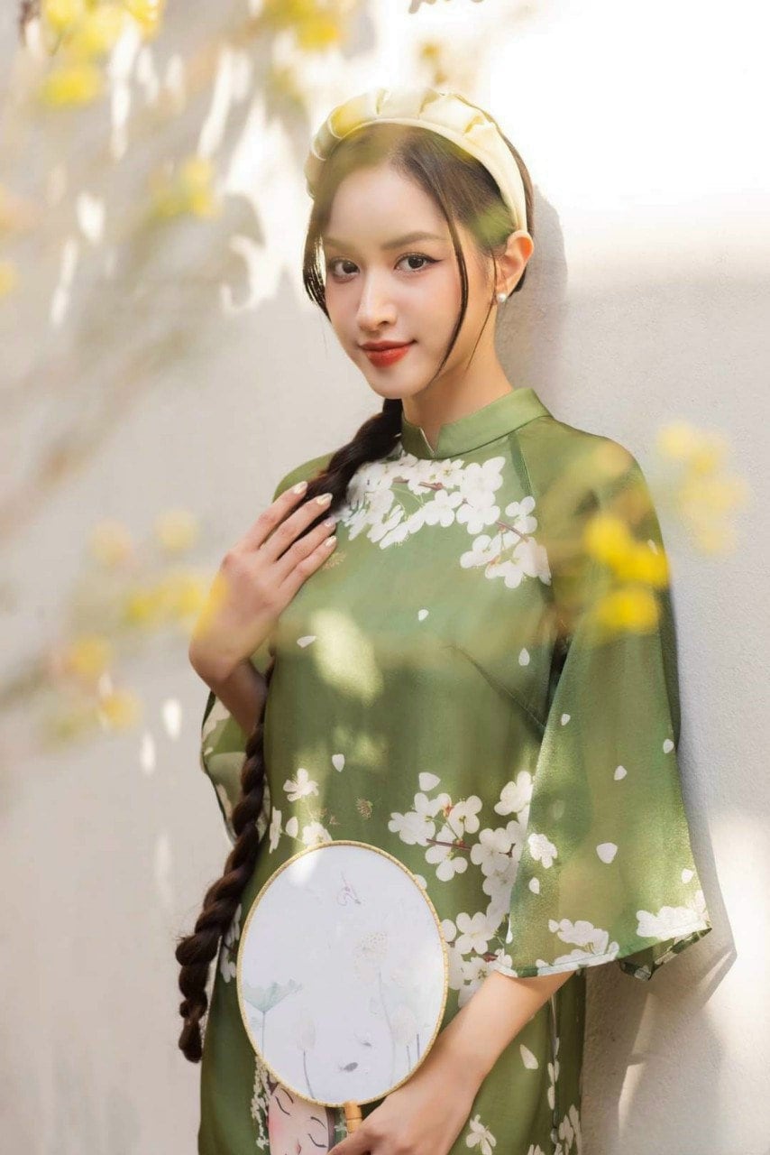Shifted Green Spring Ao Dai Set | Pre-made Modernized Vietnamese Ao Dai| Women Ao Dai with Pants| Lunar New Year| Ao Dai Cach Tan