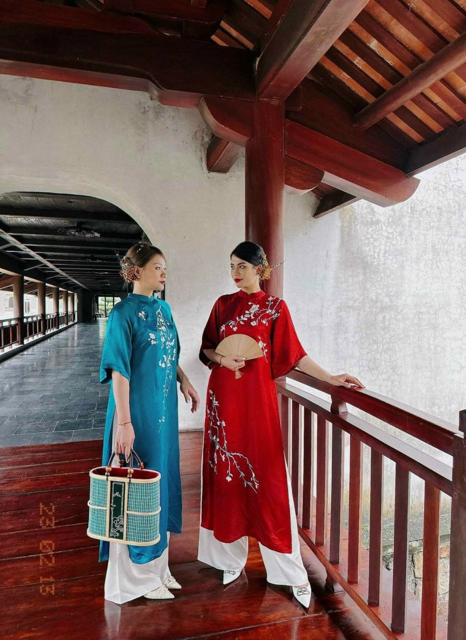 Shifted Embroidery Prussian Blue/Red Ao Dai Set |Pre-made Vietnamese Ao Dai|Women Ao Dai with Pants |Lunar New Year| Ao Dai Truyen Thong| H3