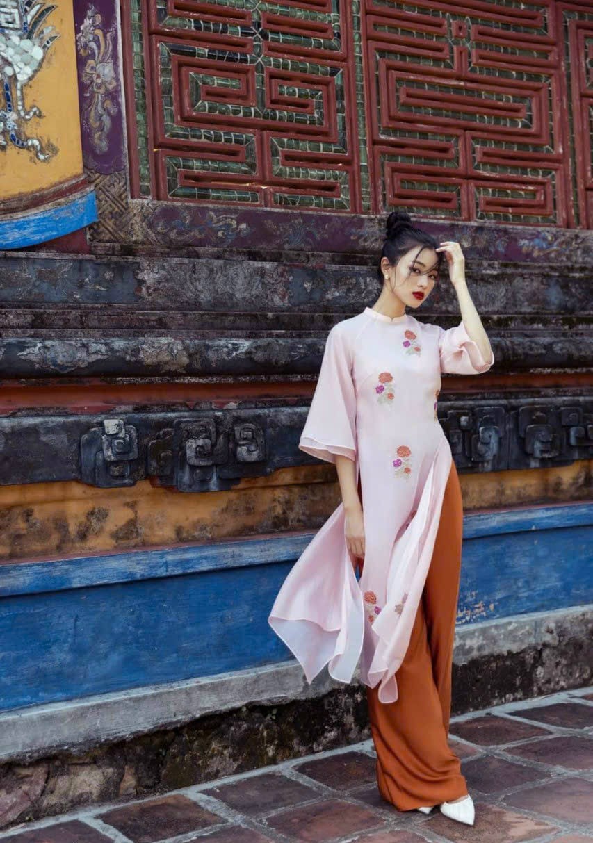 Shifted Light Pink Double Sleeve Chiffon Ao Dai Set | Pre-made Modernized Vietnamese Ao Dai