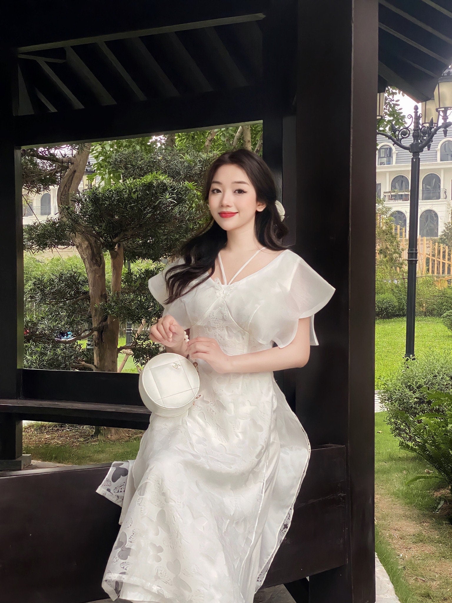 White lace clearance ao dai