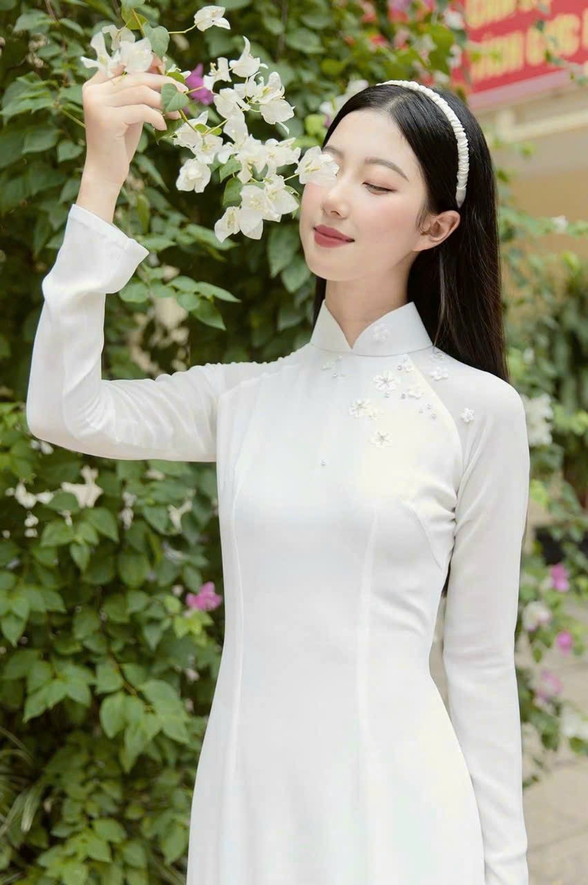 White Sparkle Flowers Chiffon Ao Dai Set