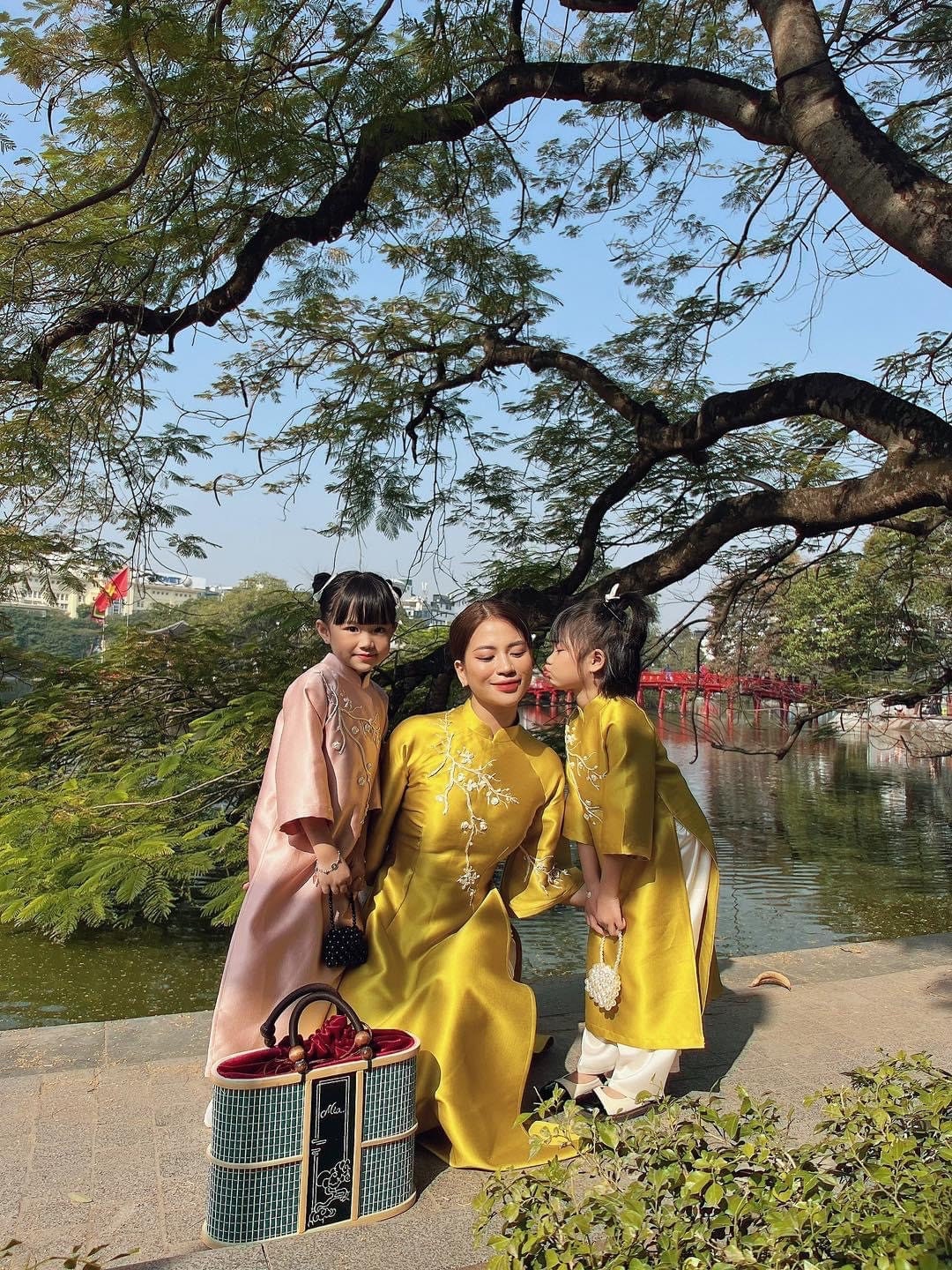 Mom and Daughter Yellow Ribbons Matching Ao Dai Set